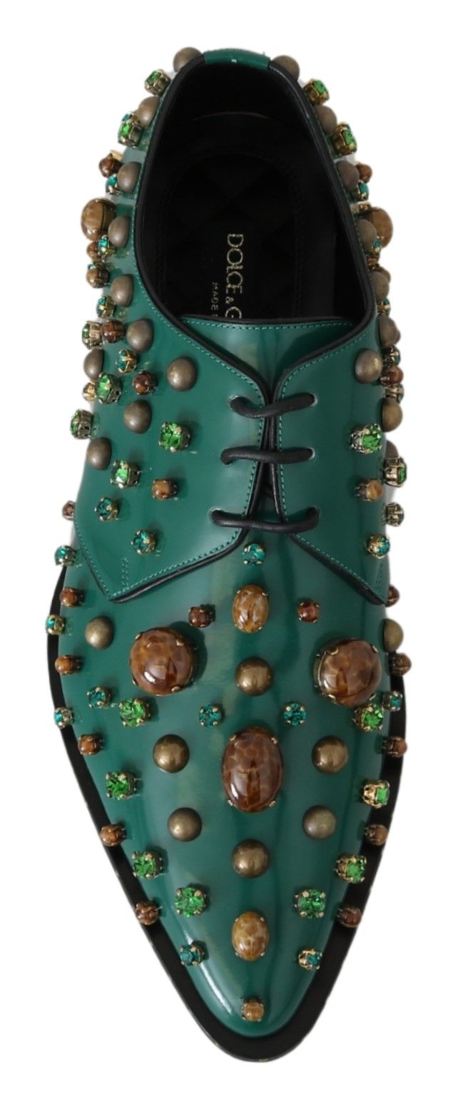 Chaussures Dolce & Gabbana en cuir vert avec cristaux, style brogue élégant, vue de face sur fond blanc.