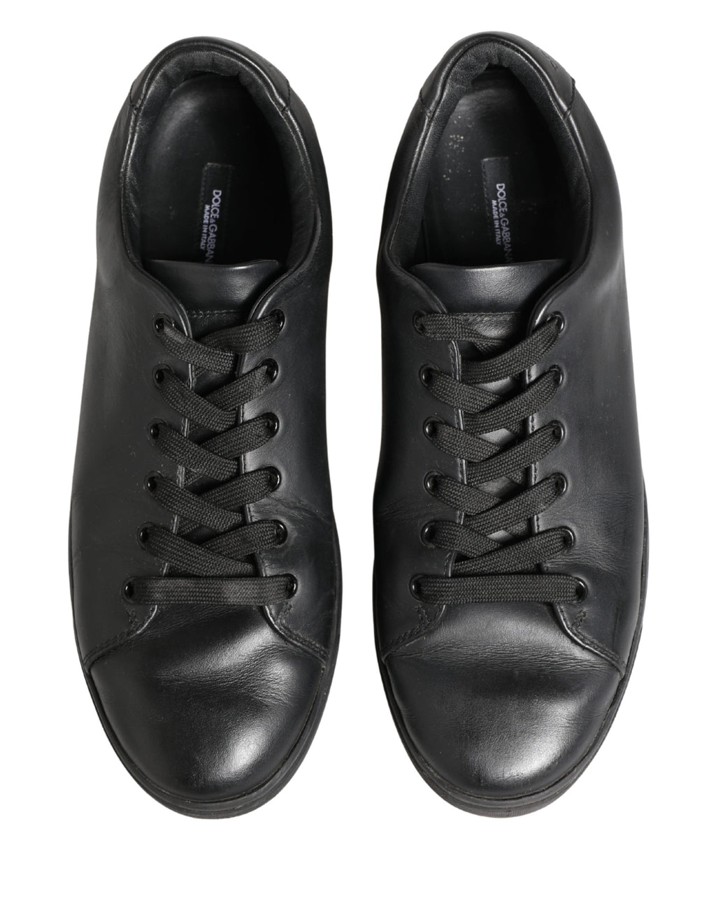 Chaussures sneakers basses en cuir noir Dolce & Gabbana avec lacets, vue de face, pour homme.