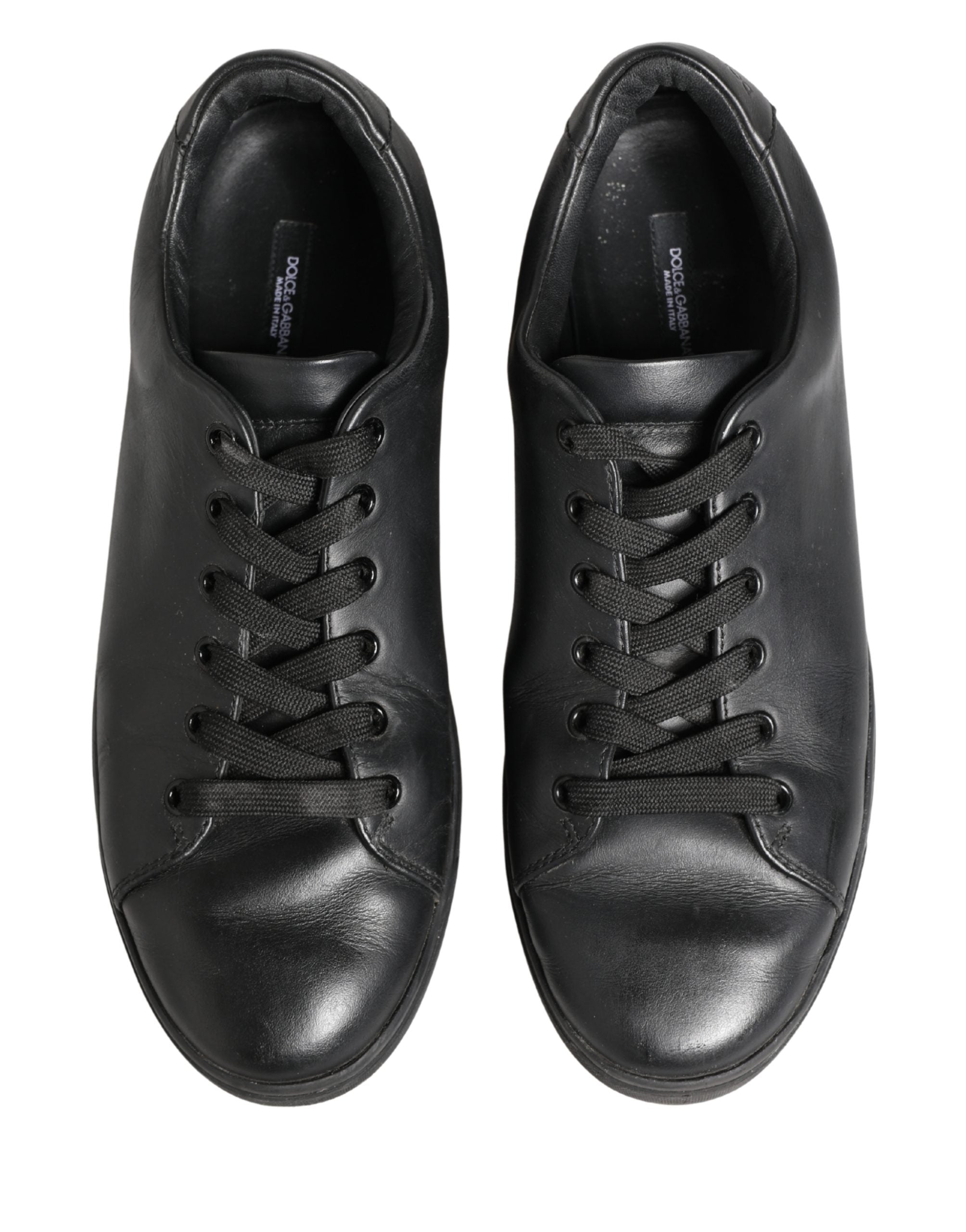 Chaussures sneakers basses en cuir noir Dolce & Gabbana avec lacets, vue de face, pour homme.