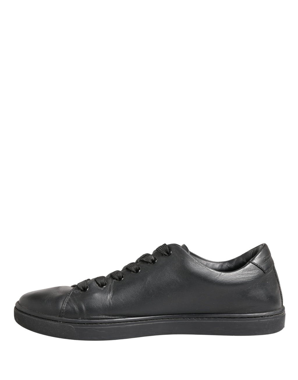 Chaussures sneakers basses en cuir noir Dolce & Gabbana avec lacets, vue de face, détaillant le design élégant et moderne.