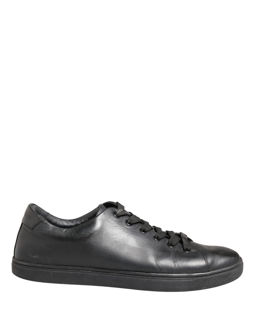 Chaussures sneakers basses en cuir noir Dolce & Gabbana avec lacets, vue de face sur une paire élégante et tendance.