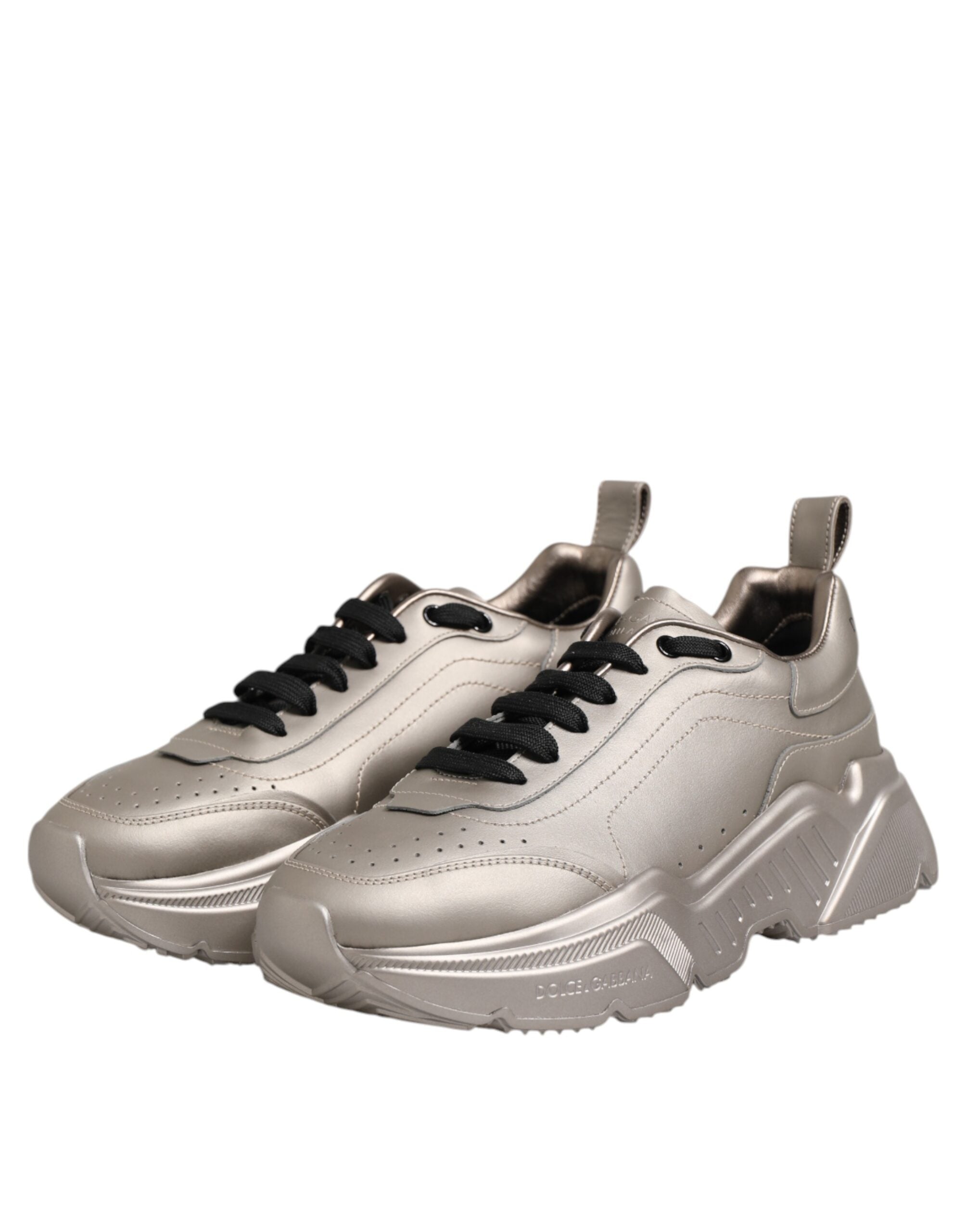 Chaussures sneakers en cuir argenté Dolce & Gabbana DAYMASTER pour homme, vue de face.