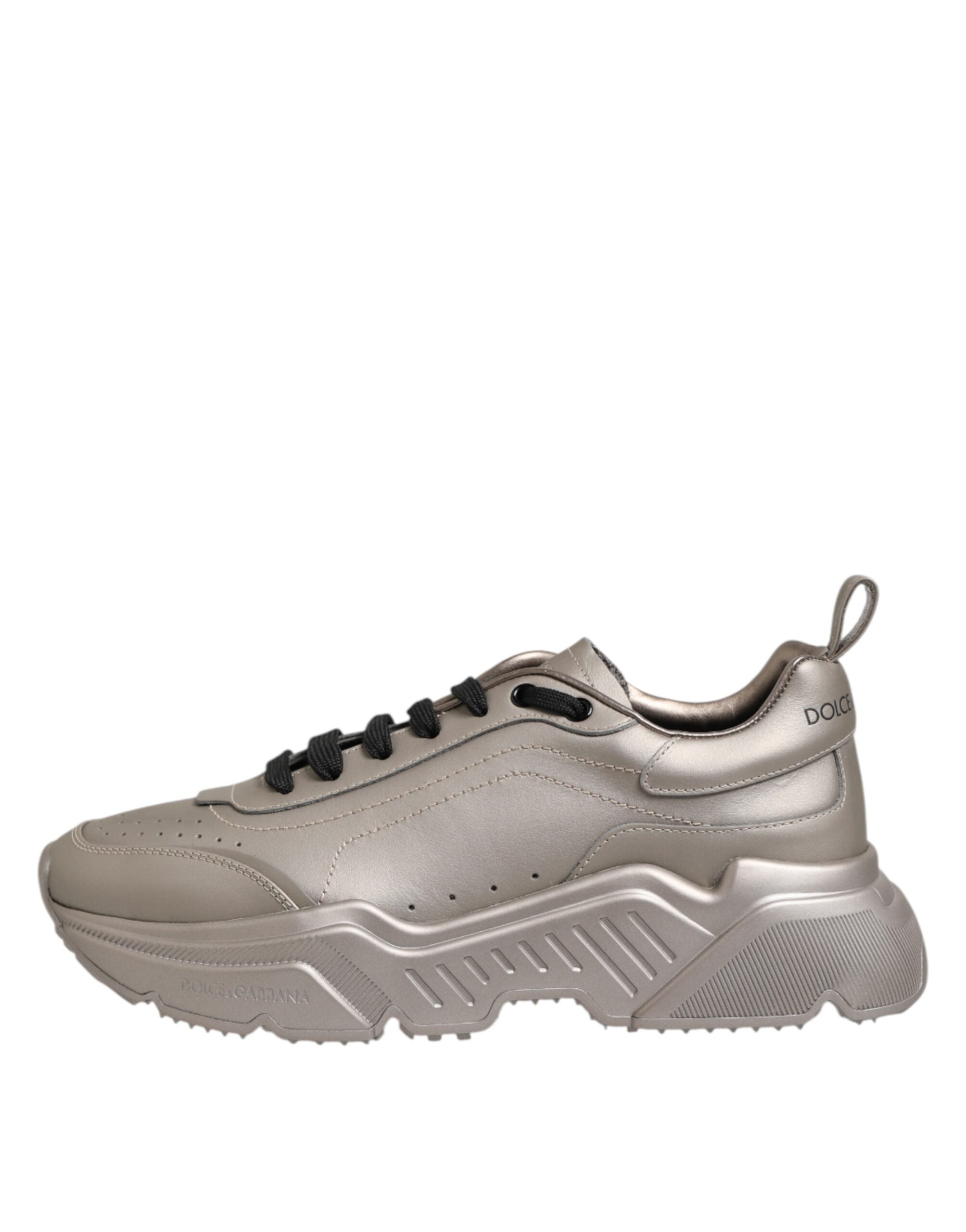 Chaussures sneakers en cuir argenté Dolce & Gabbana DAYMASTER pour hommes, style élégant et moderne.