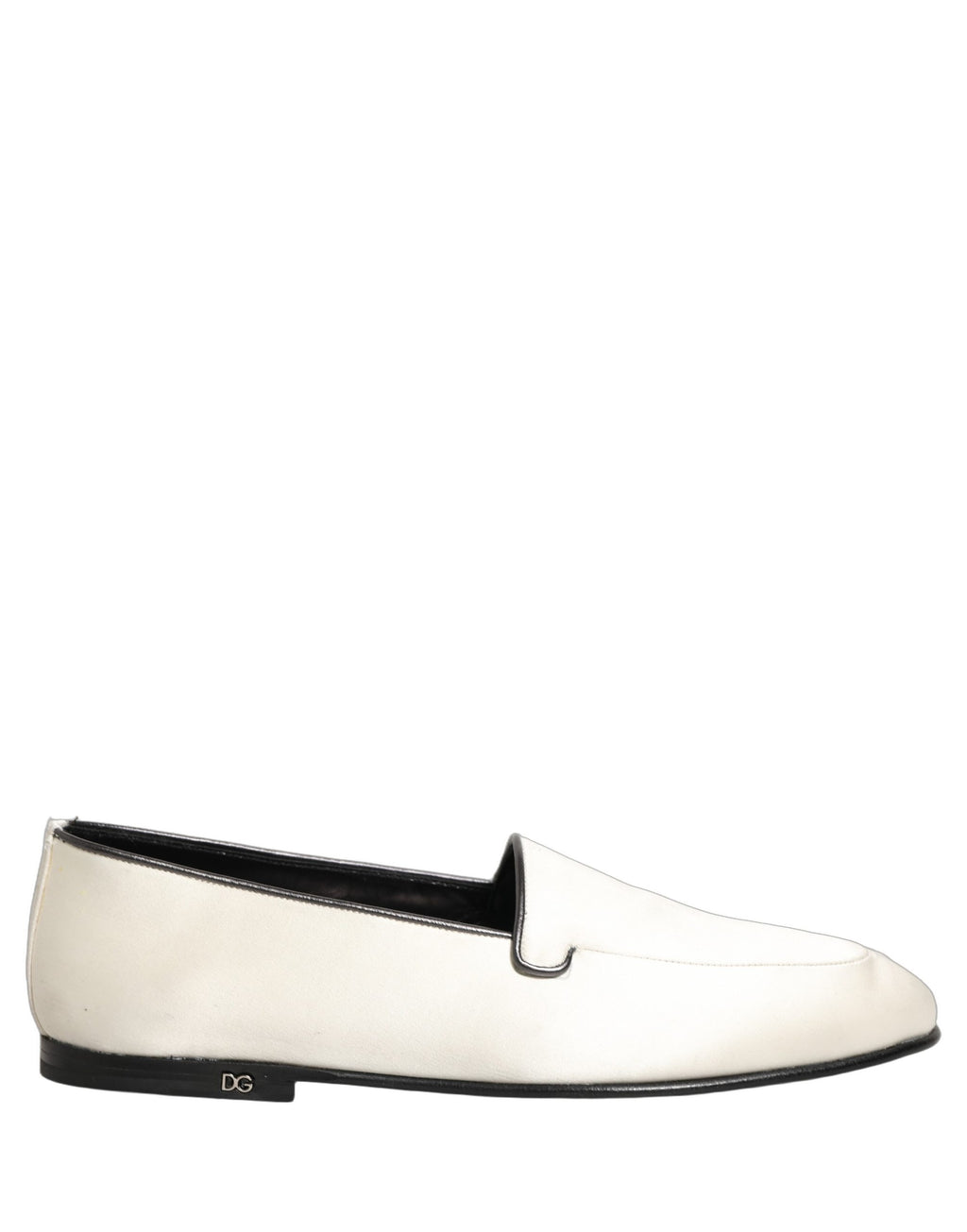 Mocassins Dolce & Gabbana en satin blanc avec logo, chaussures plates à enfiler élégantes et confortables.