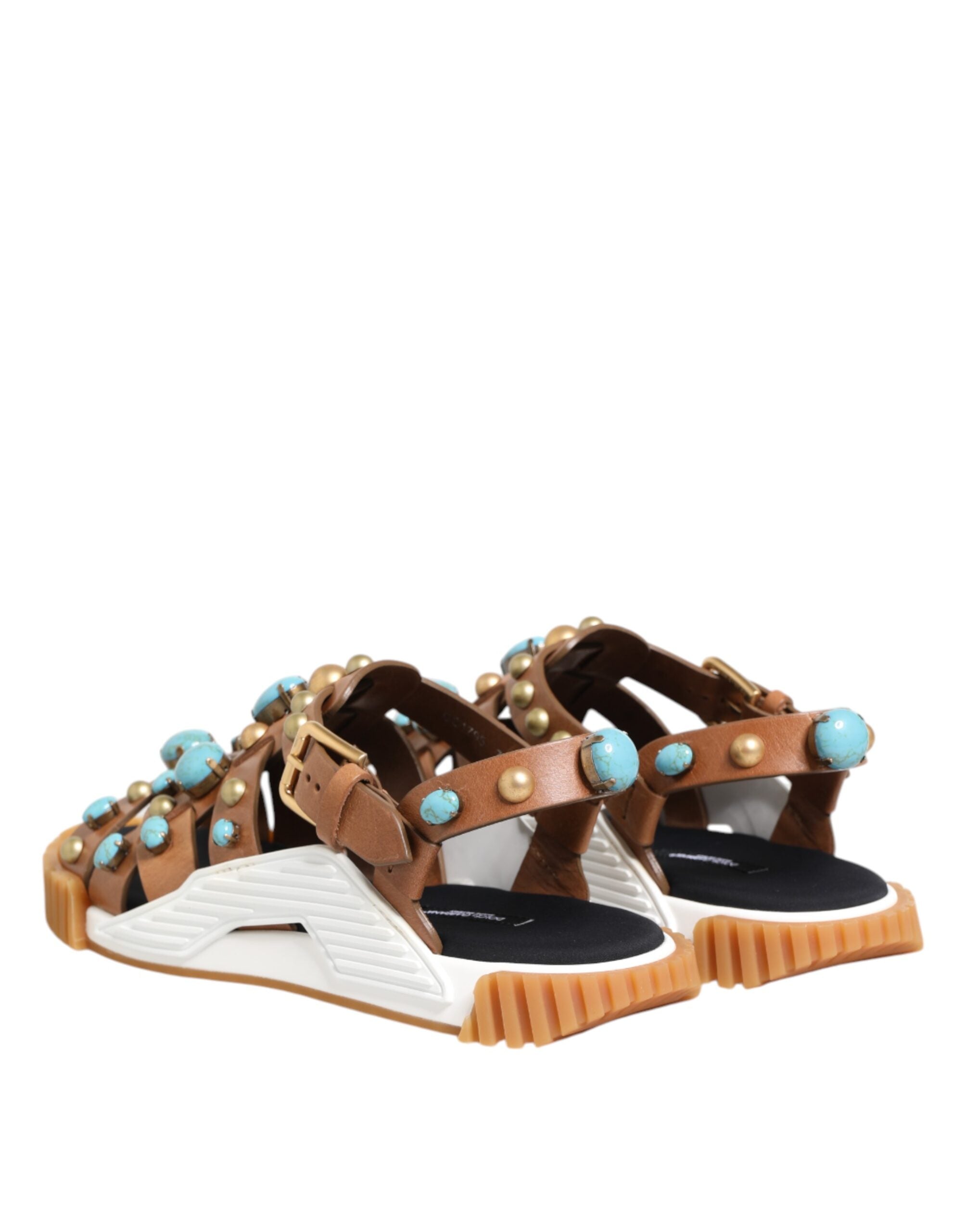 Sandales Dolce & Gabbana en cuir marron avec studs, chaussons élégants et confortables pour femmes.