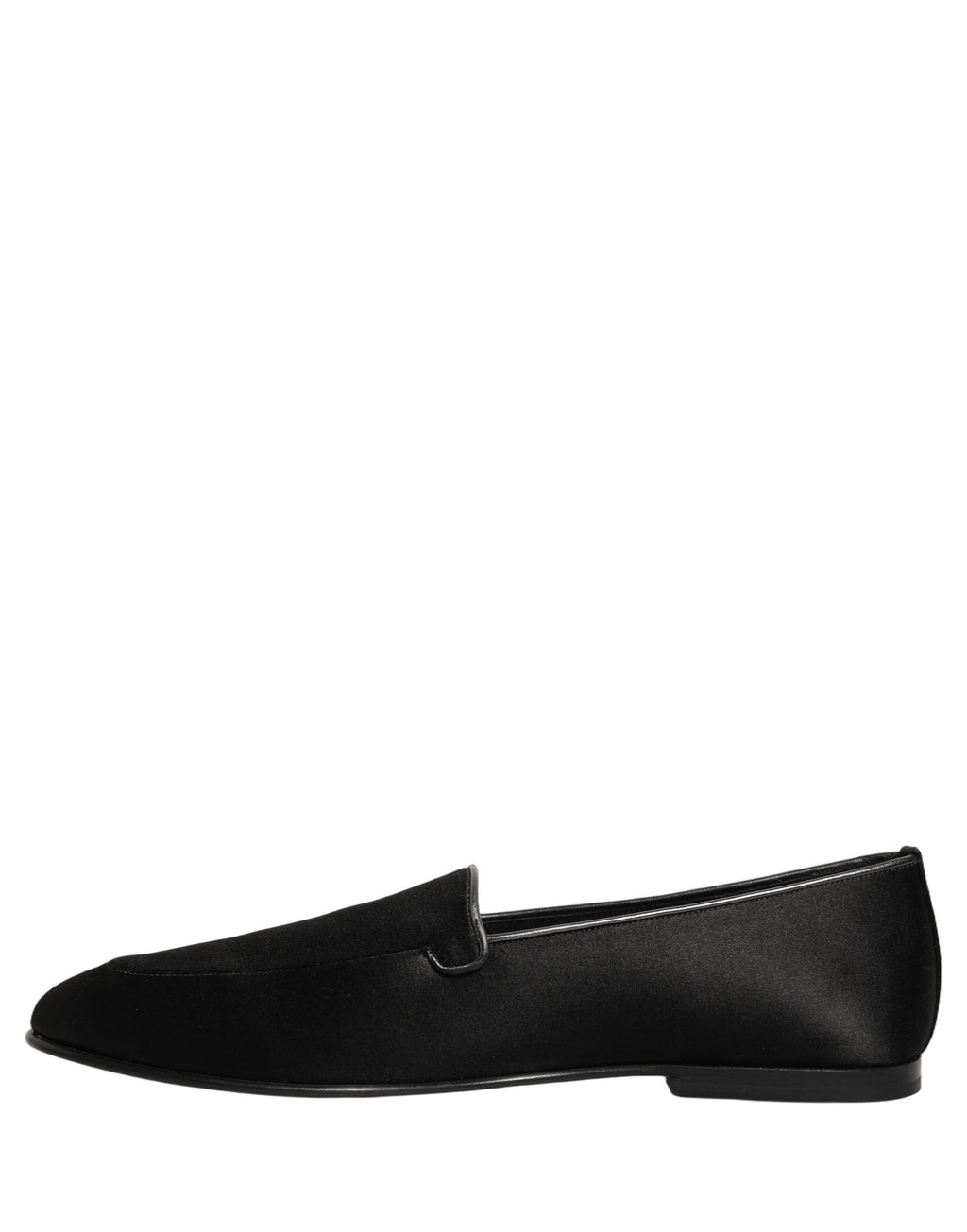 Chaussures Dolce & Gabbana en satin noir, mocassins à enfiler avec logo, style élégant et sophistiqué.