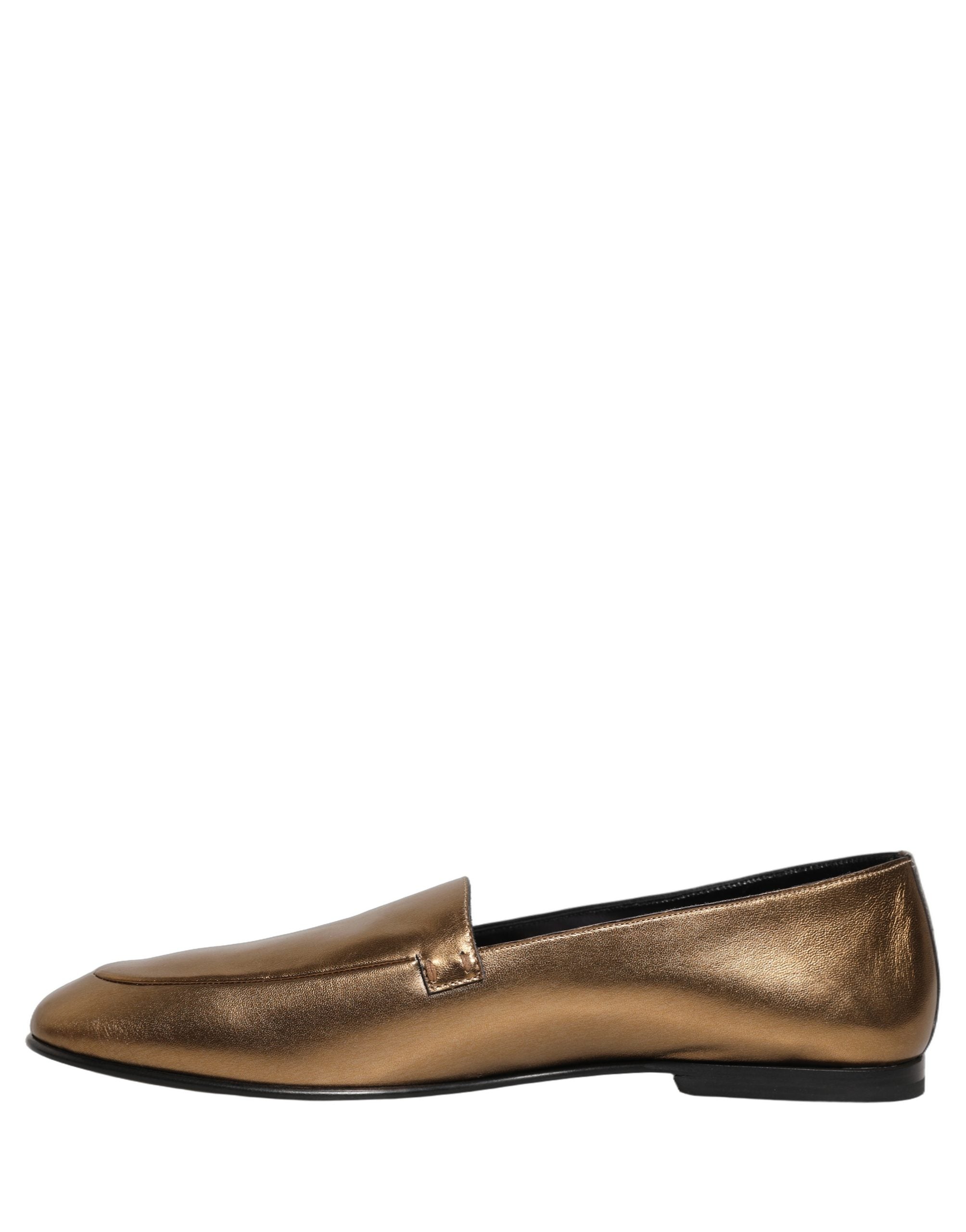 Chaussures loafers pour homme Dolce & Gabbana en cuir doré avec logo DG, style slip-on élégant et confortable.