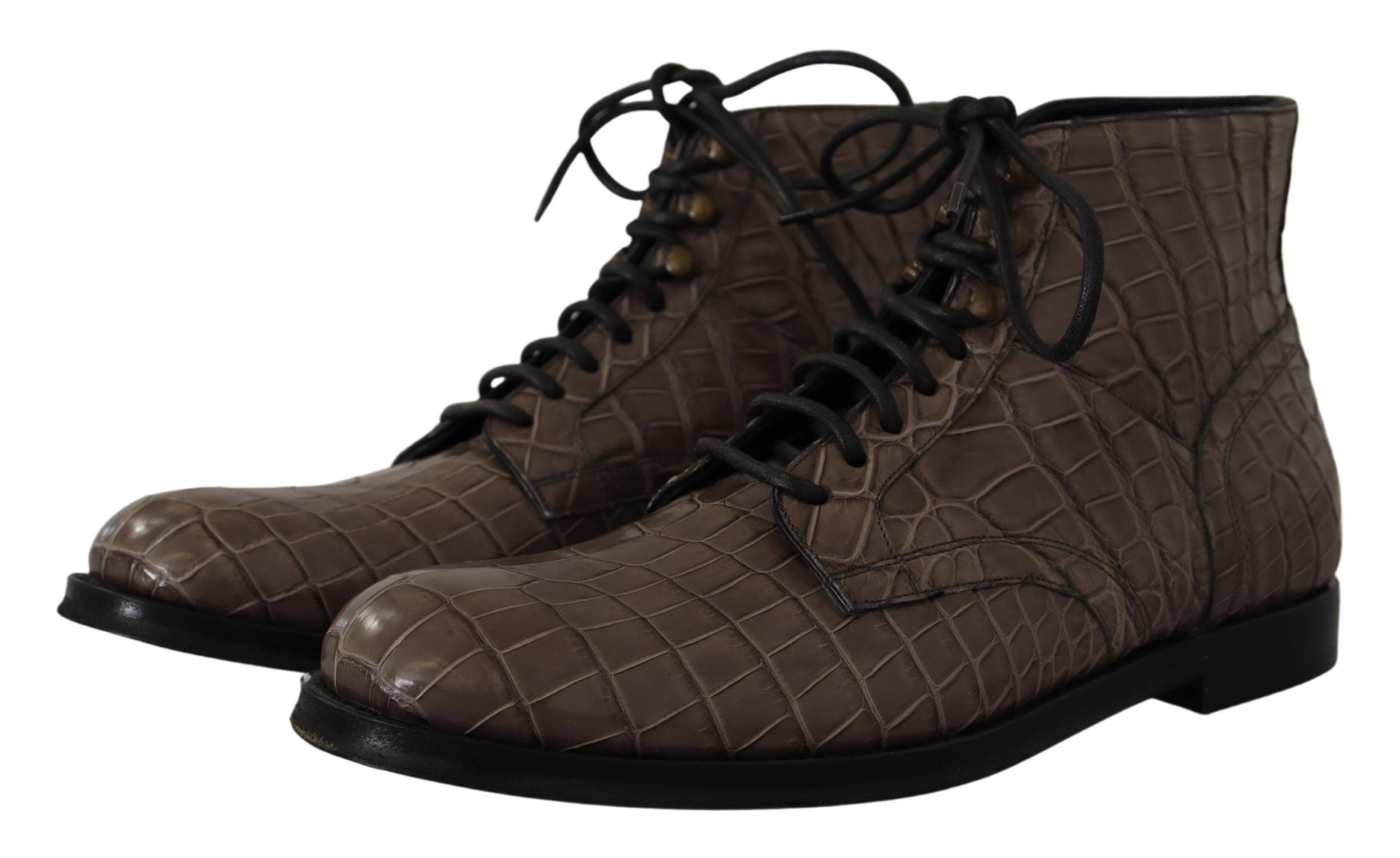 Bottes Derby en cuir crocodile gris de Dolce & Gabbana, chaussures élégantes pour homme, détails en texture de crocodile.