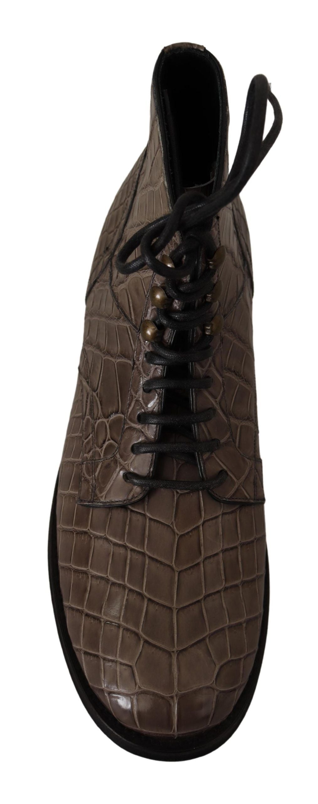 Bottes derby en cuir de crocodile gris de la marque Dolce & Gabbana, élégantes et sophistiquées.