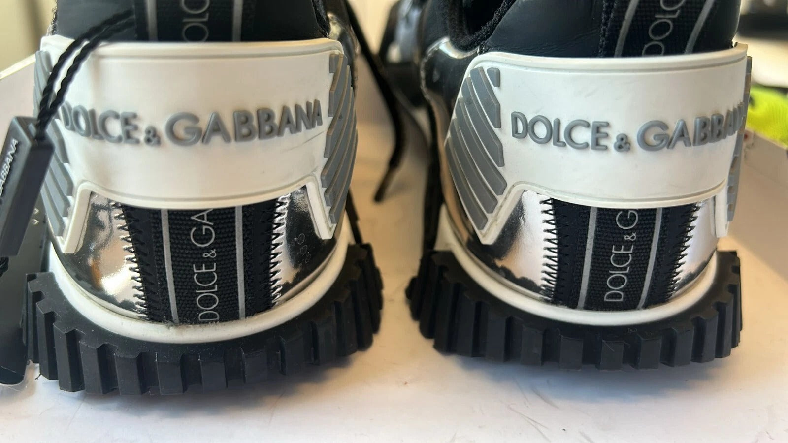 Baskets basses Dolce & Gabbana NS1 multicolores en dentelle, lacets, style décontracté et tendance.