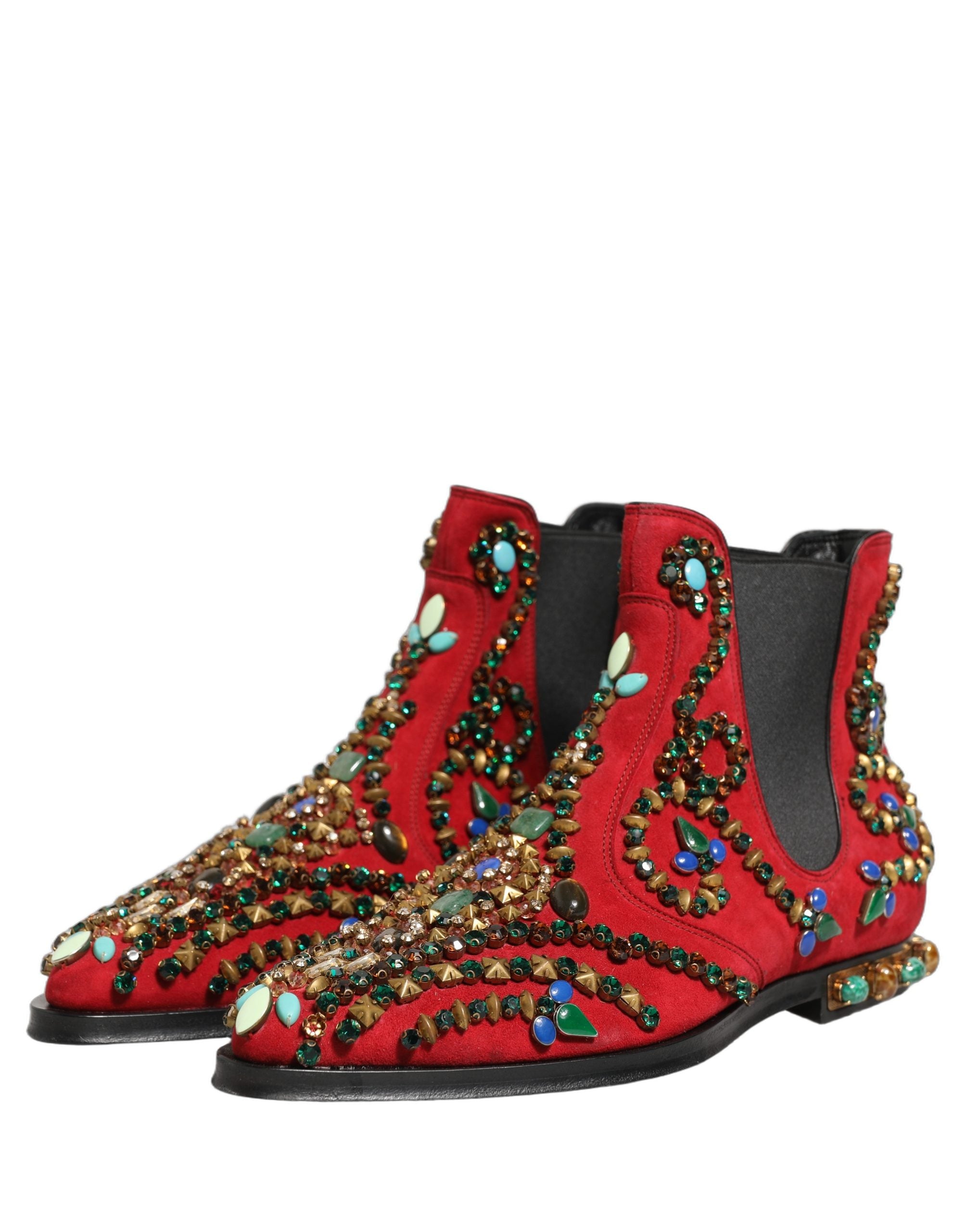 Chaussures bottines Chelsea rouges Dolce & Gabbana avec embellissements, semelle en cuir et design élégant.