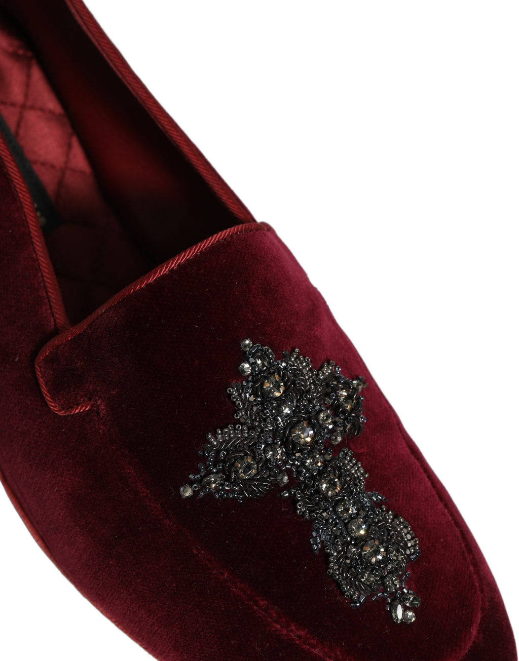 Chaussures mocassins pour homme Dolce & Gabbana en daim rouge avec embellissements, élégantes et sophistiquées.