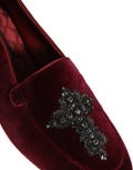 Chaussures mocassins pour homme Dolce & Gabbana en daim rouge avec embellissements, élégantes et sophistiquées.