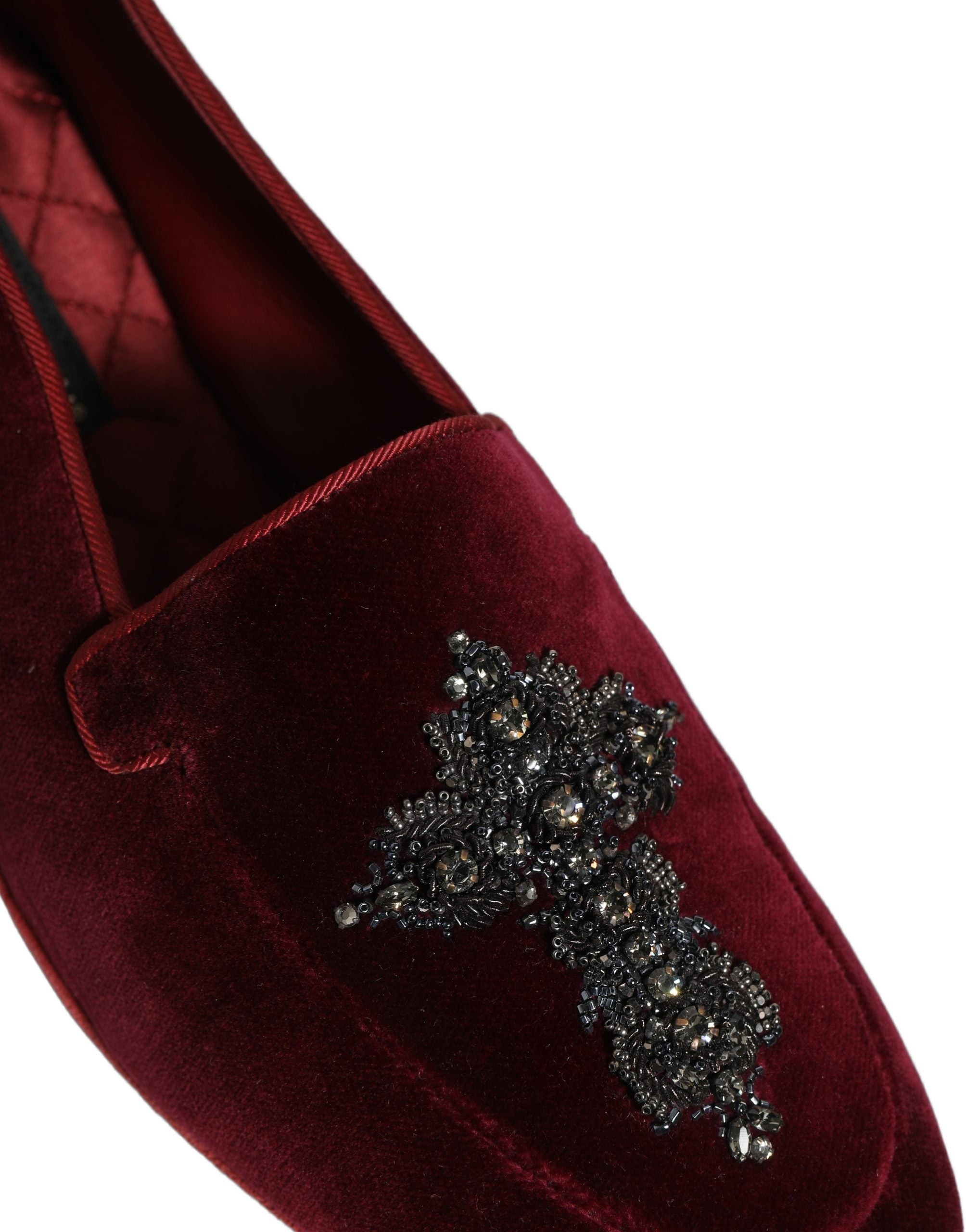 Chaussures mocassins pour homme Dolce & Gabbana en daim rouge avec embellissements, élégantes et sophistiquées.