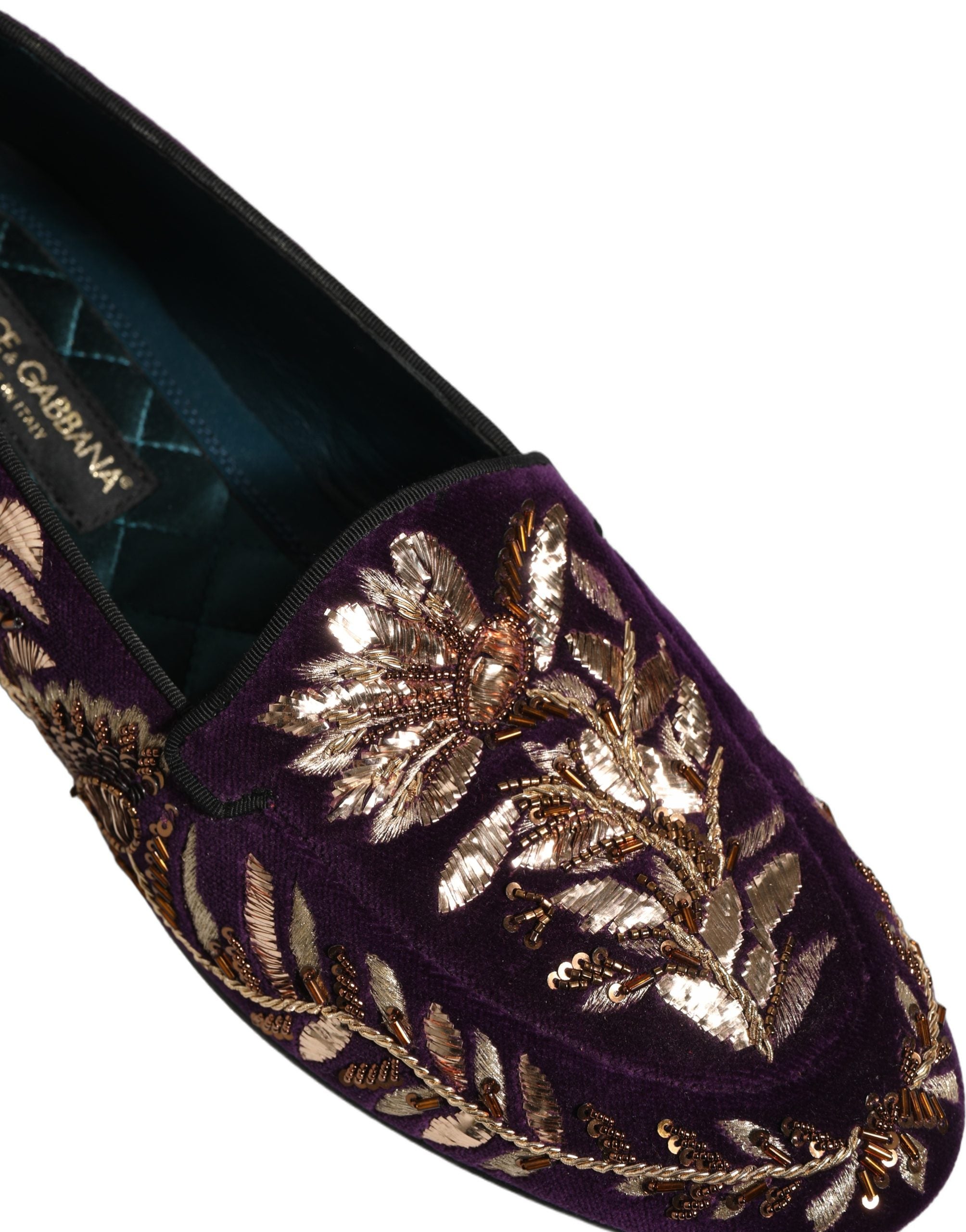 Chaussures loafers Dolce & Gabbana Violet Velvet avec broderie florale élégante et détails en velours violet.