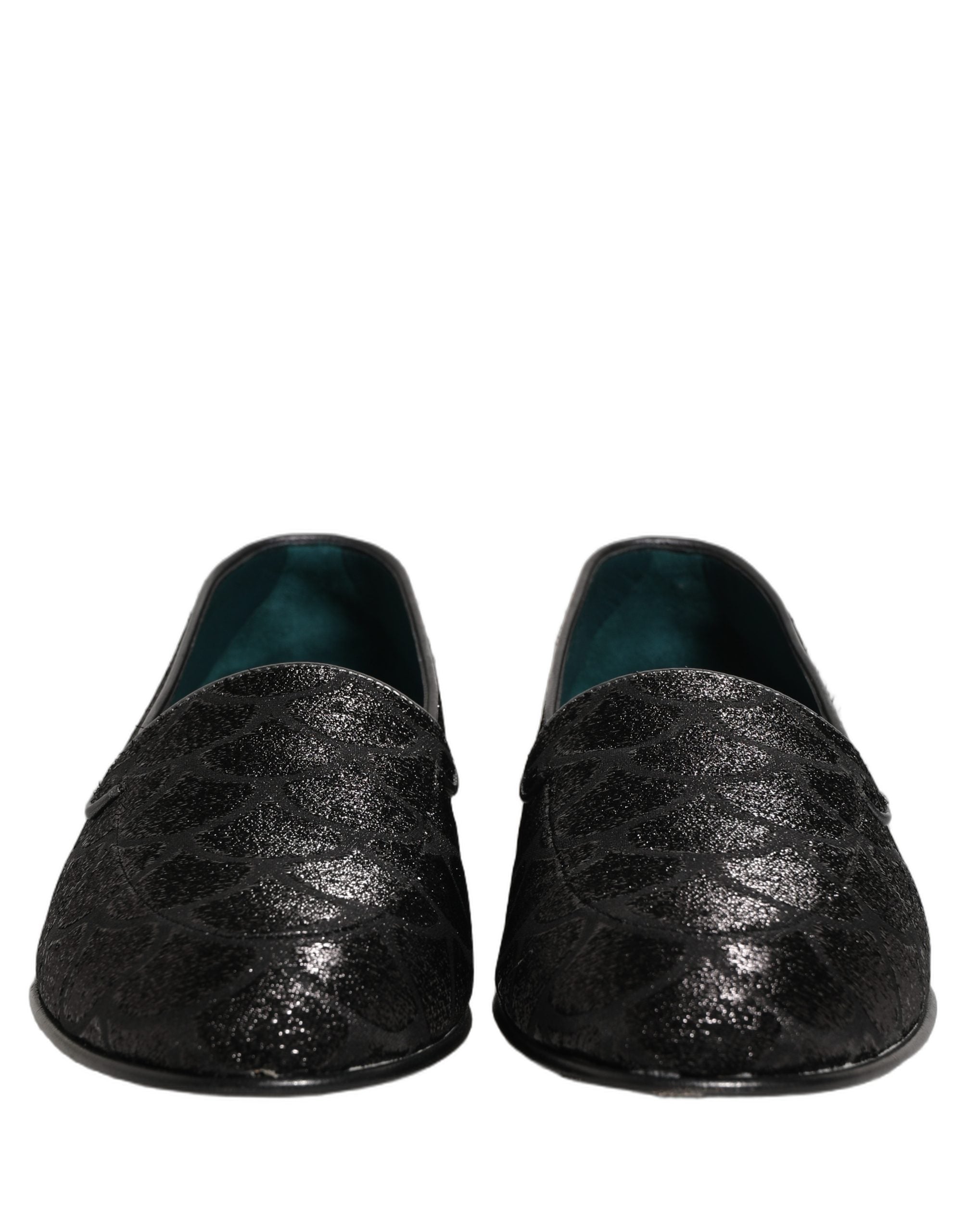 Chaussures mocassins homme Dolce & Gabbana en brocart noir brillant à motif brodé, élégantes et sophistiquées.