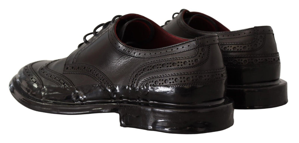 Chaussures Derby noires Dolce & Gabbana en cuir avec détails wingtip, élégantes et formelles pour homme.