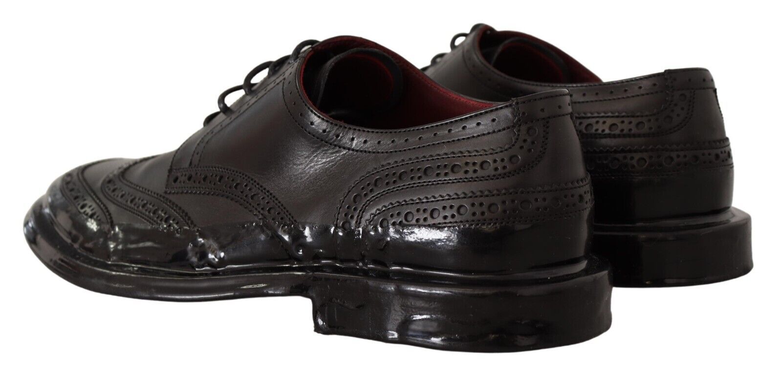 Chaussures Derby noires Dolce & Gabbana en cuir avec détails wingtip, élégantes et formelles pour homme.