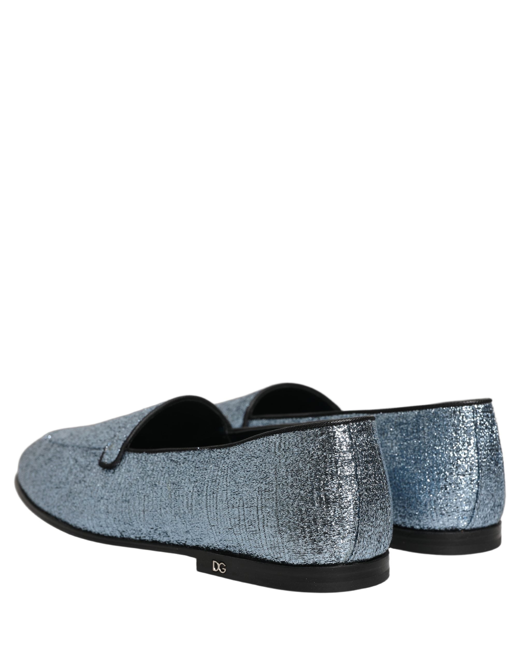 Chaussures loafers Dolce & Gabbana en cuir bleu à paillettes et logo DG, style élégant et brillant.