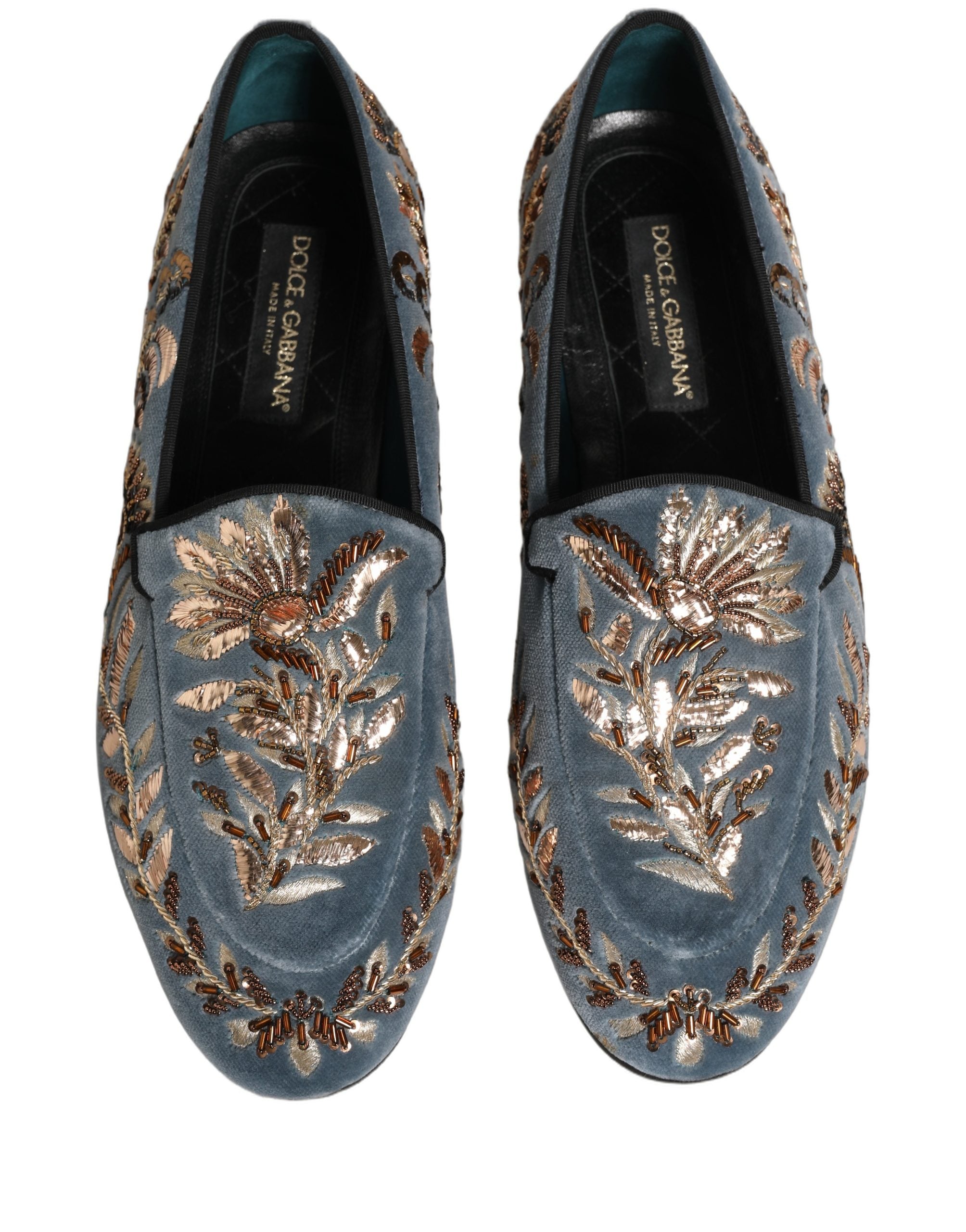 Chaussures Dolce & Gabbana en velours bleu avec embellissements, style mocassins élégants pour femmes.