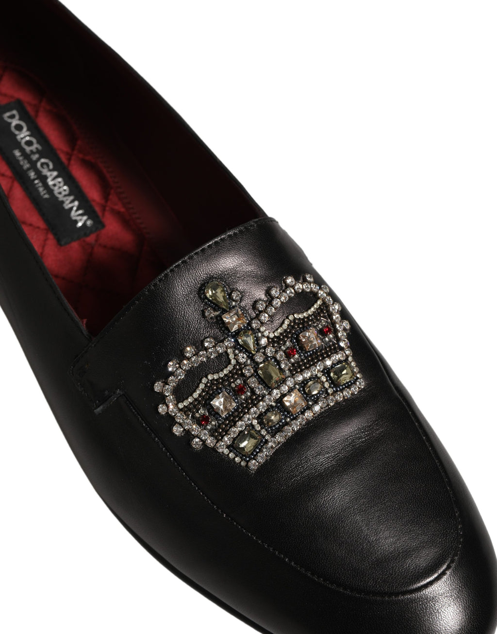 Chaussures loafers en cuir noir Dolce & Gabbana avec couronne ornée de bijoux, élégantes et sophistiquées.