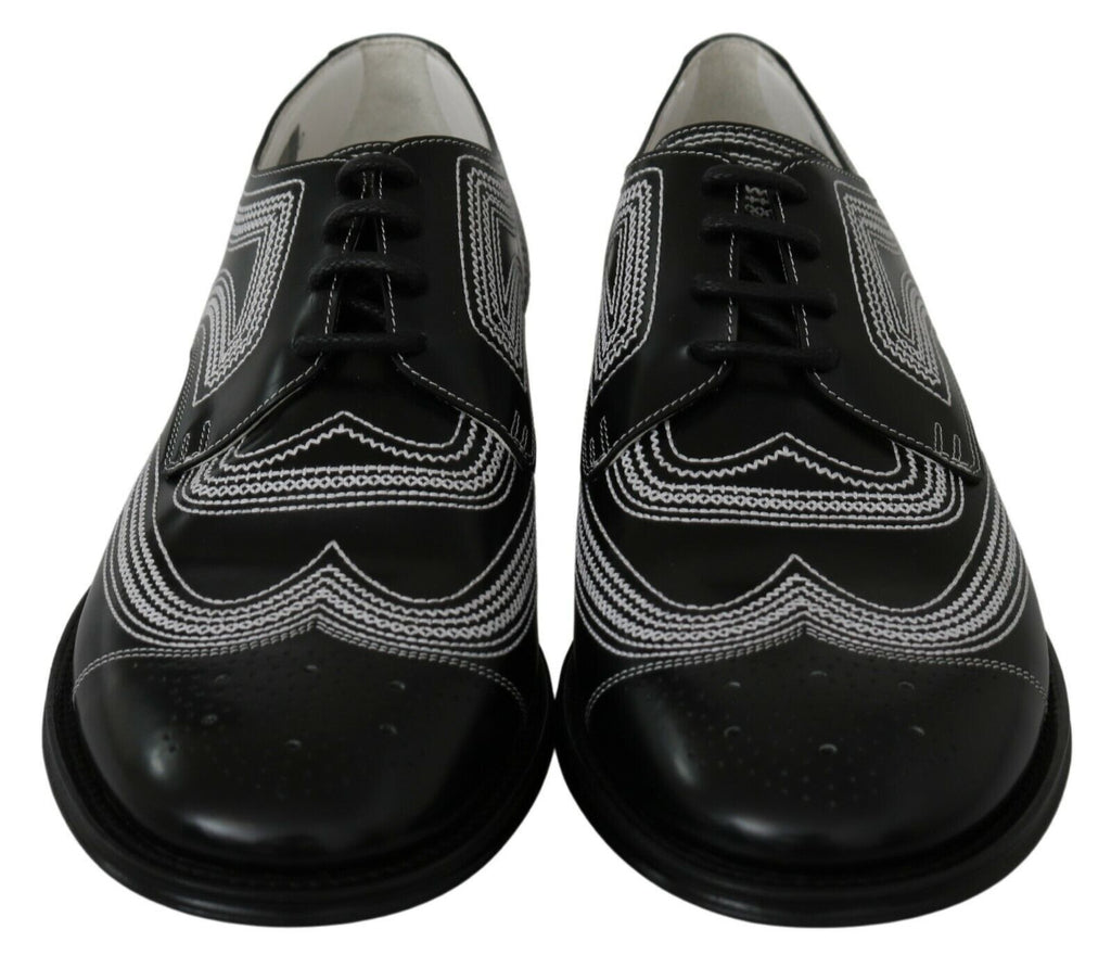 Chaussures Derby formelles en cuir noir Dolce & Gabbana avec lacets blancs, élégantes et sophistiquées pour homme.