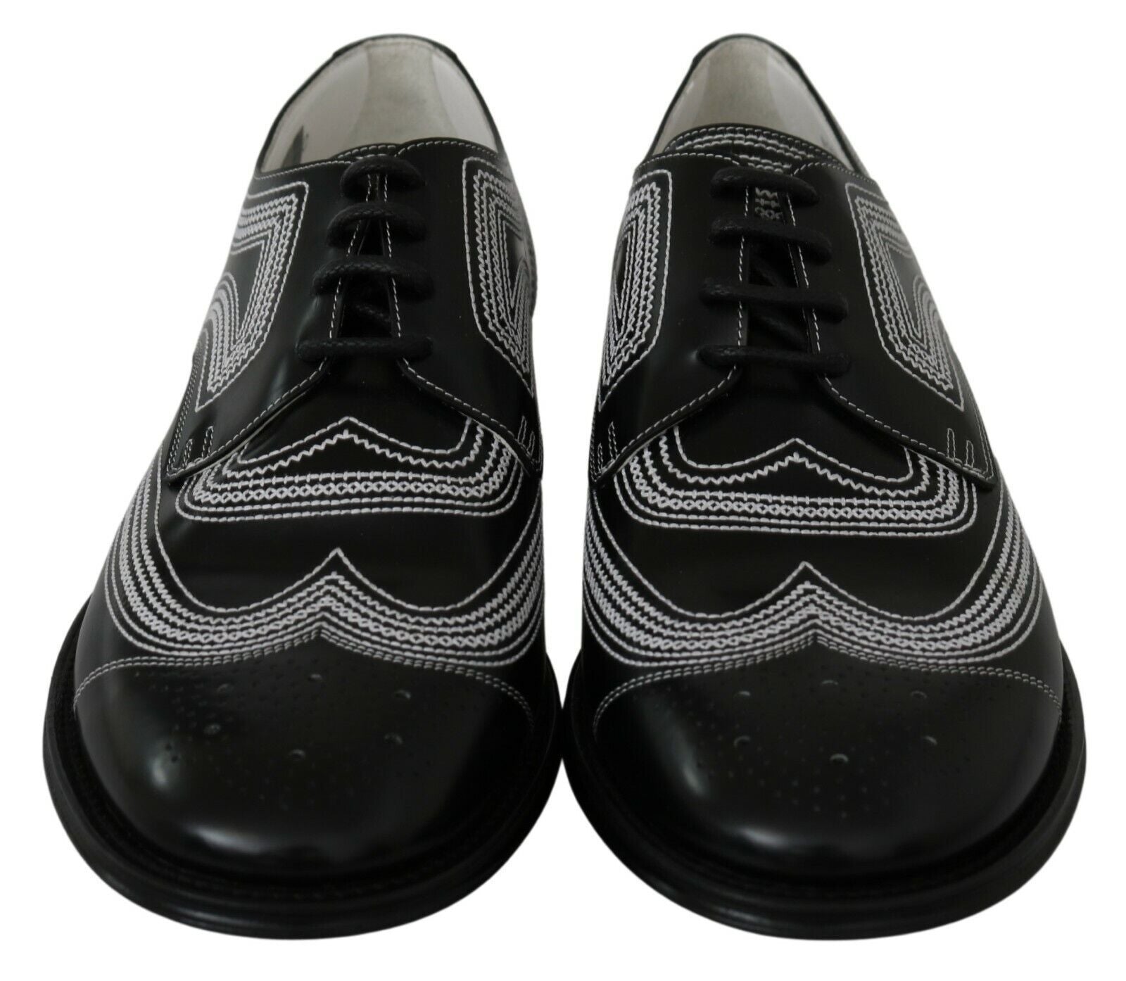 Chaussures Derby formelles en cuir noir Dolce & Gabbana avec lacets blancs, élégantes et sophistiquées pour homme.