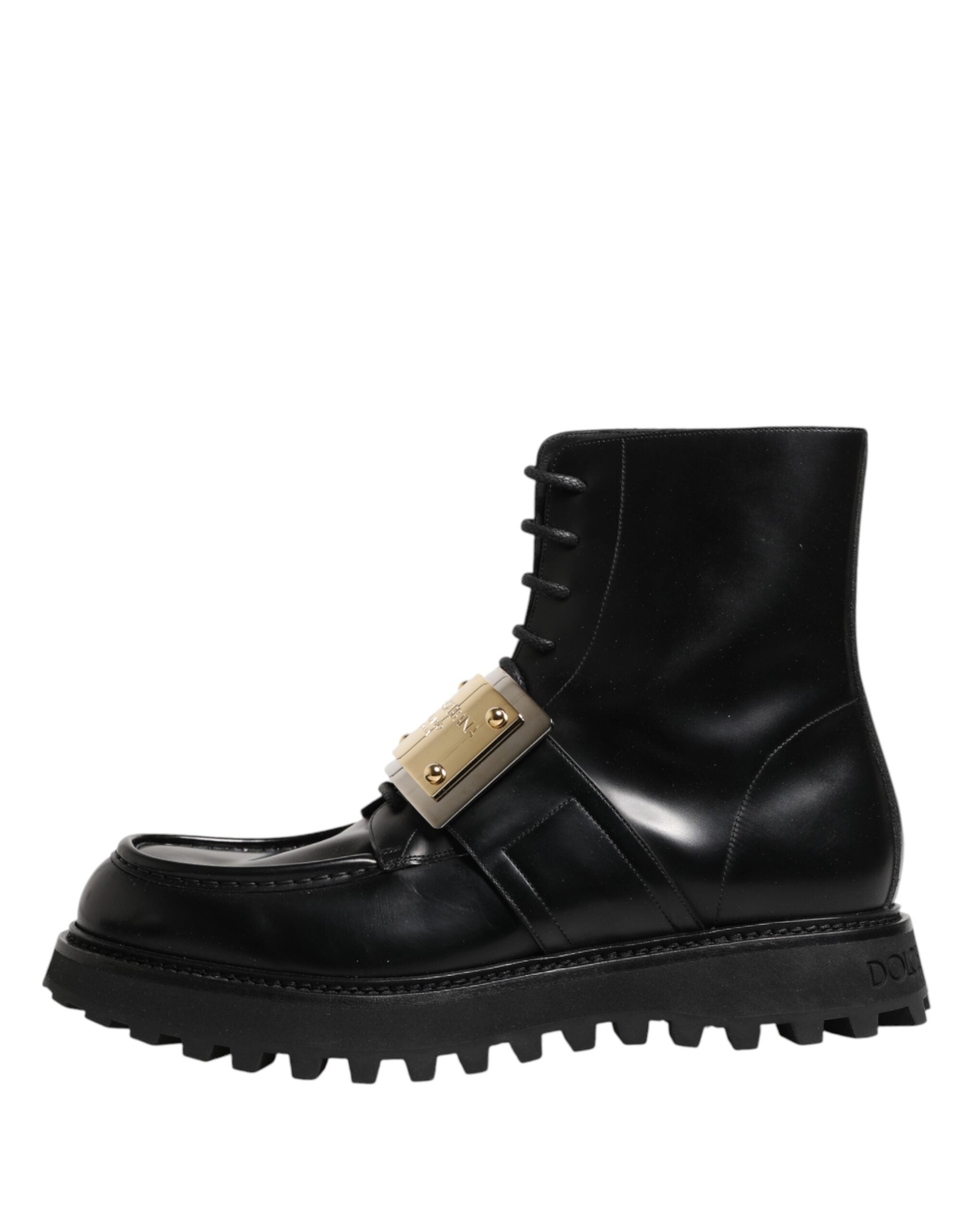 Chaussures bottines en cuir noir Dolce & Gabbana DG avec plaque gravée et lacets, vue de face.