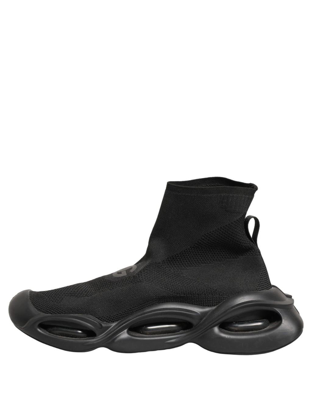Chaussettes Slip On Wave noires Dolce & Gabbana portées avec des baskets pour hommes, vue de face.