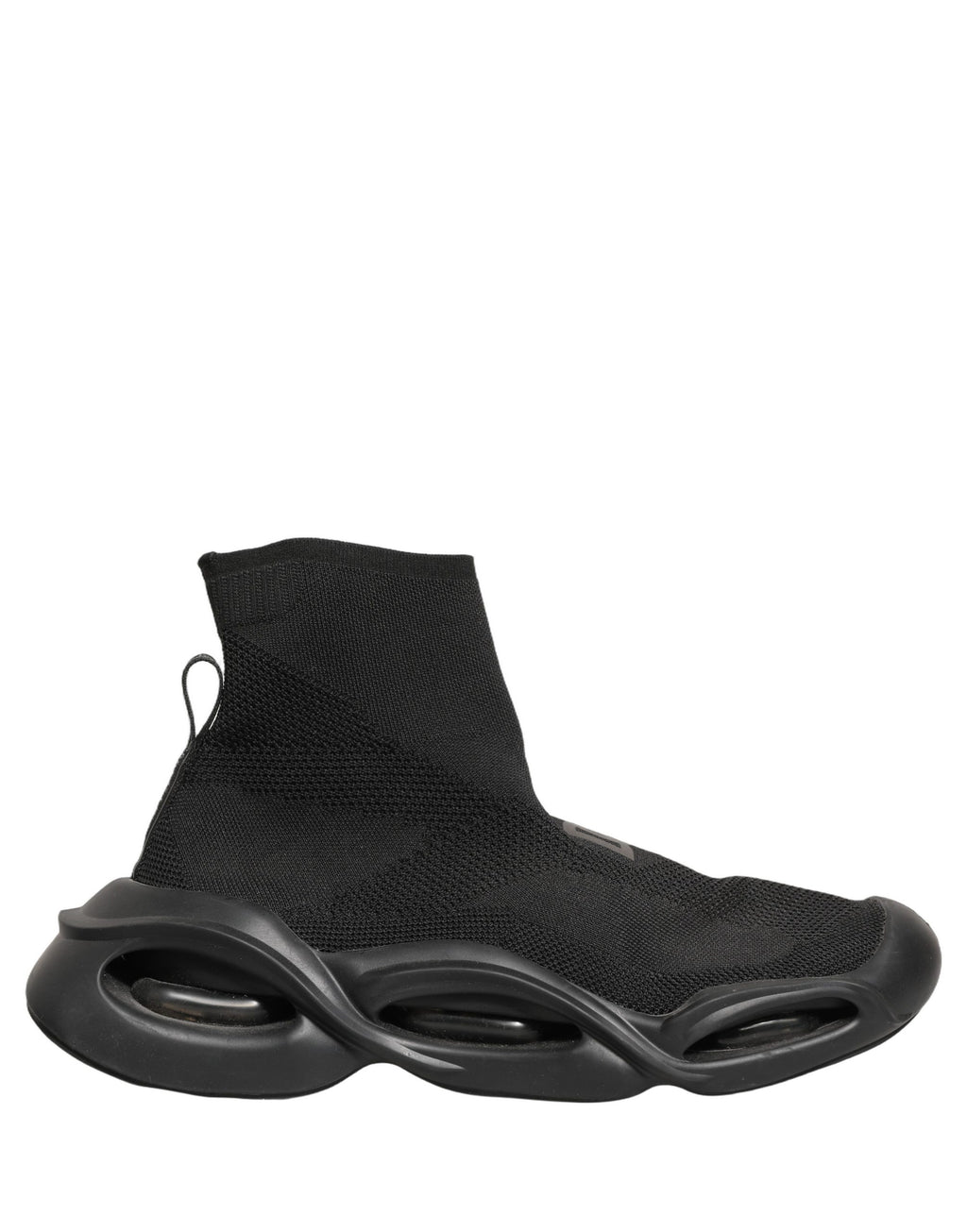 Chaussettes slip-on Dolce & Gabbana noires avec motif ondulé, portées avec des baskets pour hommes élégantes.
