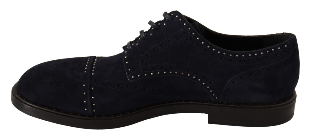Chaussures Derby en cuir suede bleu Dolce & Gabbana, avec clous décoratifs, pour homme, vue de face.