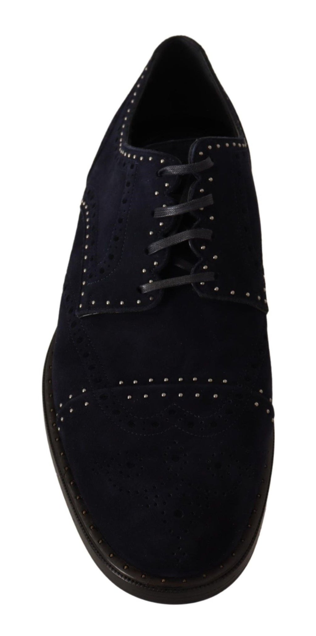 Chaussures Derby en cuir suédé bleu Dolce & Gabbana avec clous, élégantes et modernes, visibles en gros plan.