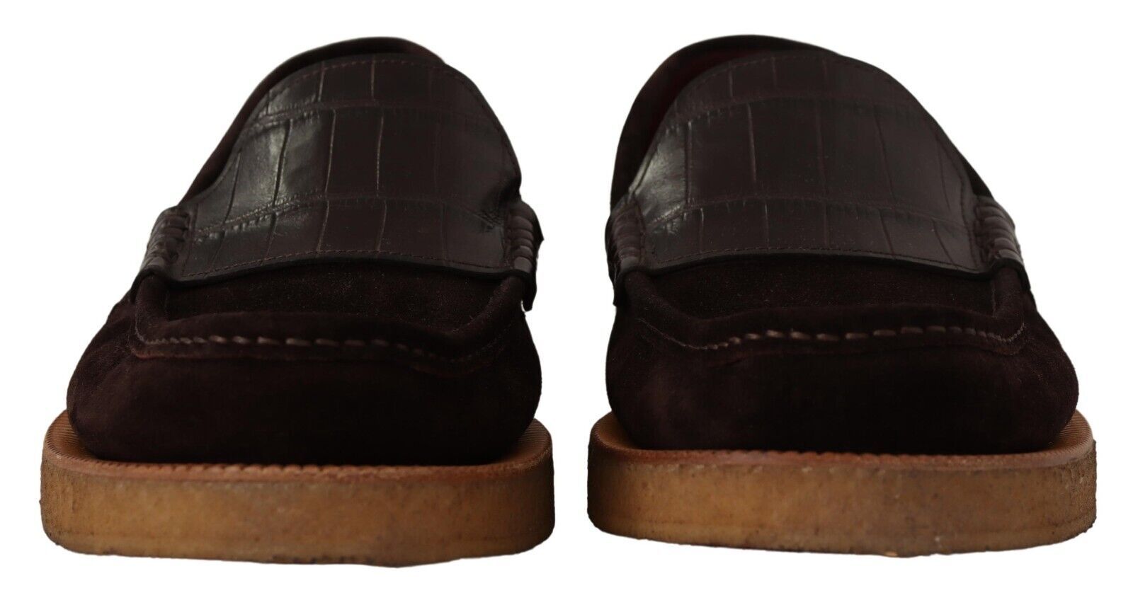 Chaussures mocassins en daim marron de Dolce & Gabbana, slip-on, confortables et élégantes pour femmes.