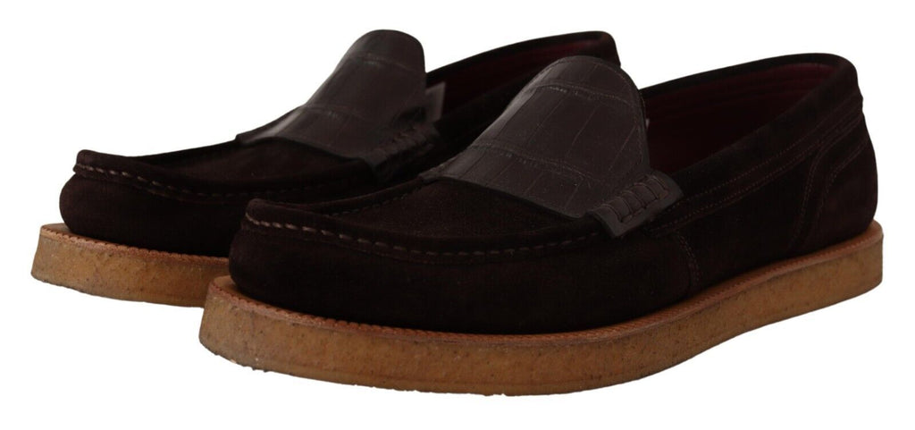 Chaussures mocassins en daim marron Dolce & Gabbana, chaussons slip-on élégants en cuir souple.