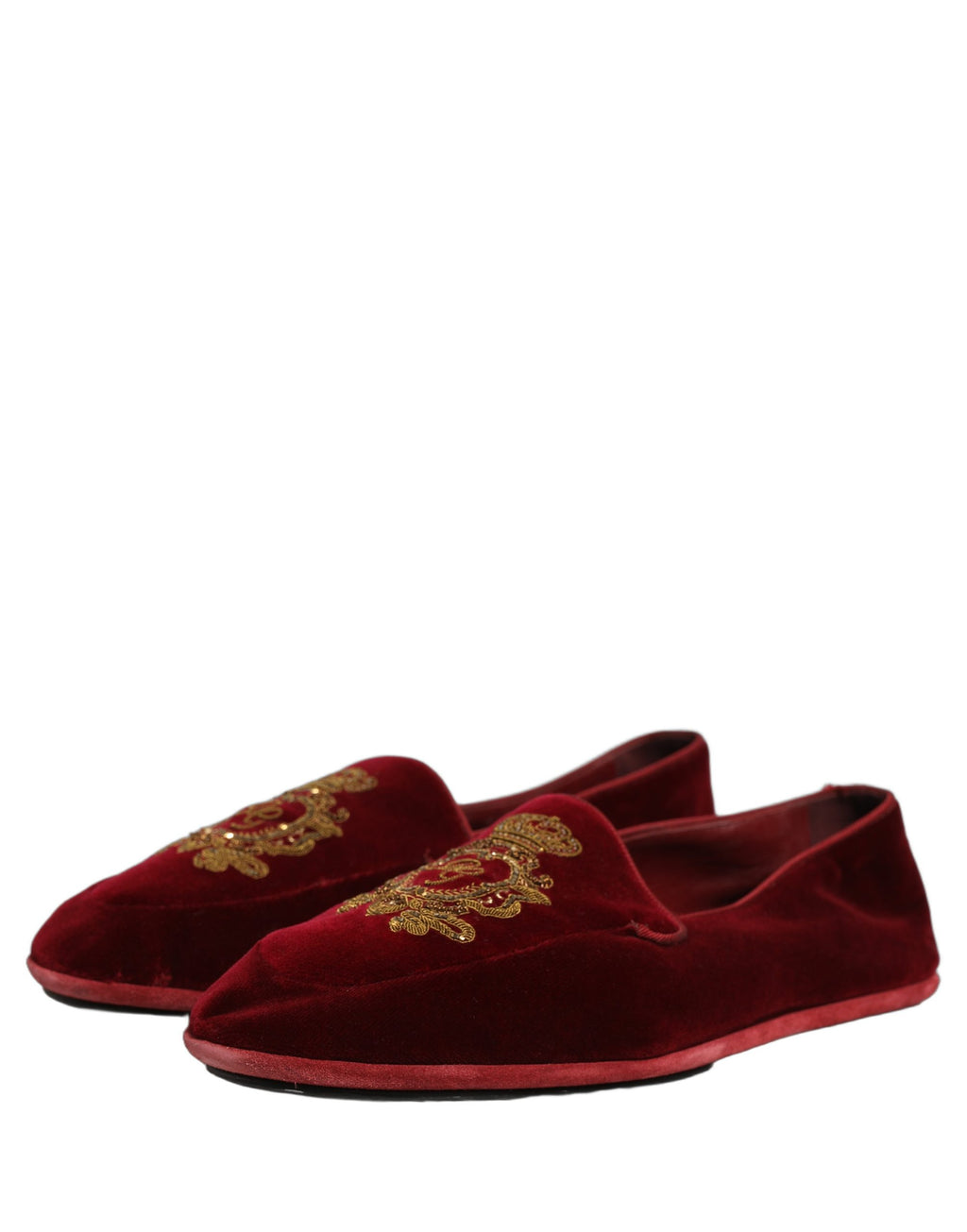 Chaussures mocassins Dolce & Gabbana en velours bordeaux avec broderie de couronne, style élégant et luxueux.