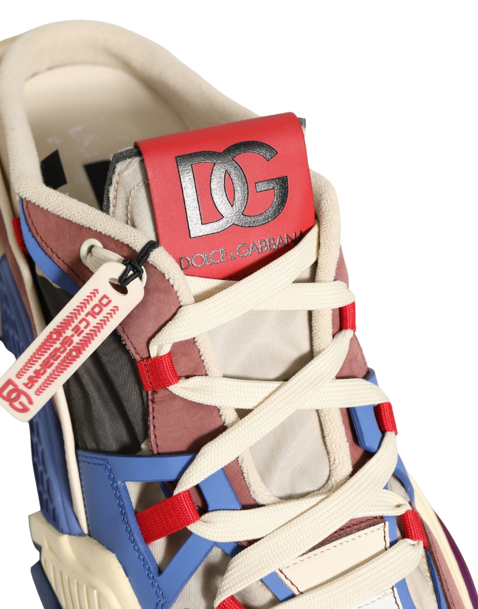 Chaussures sneakers basses Dolce & Gabbana Airmaster multicolores, vue de côté, avec détails colorés et design sportif élégant.