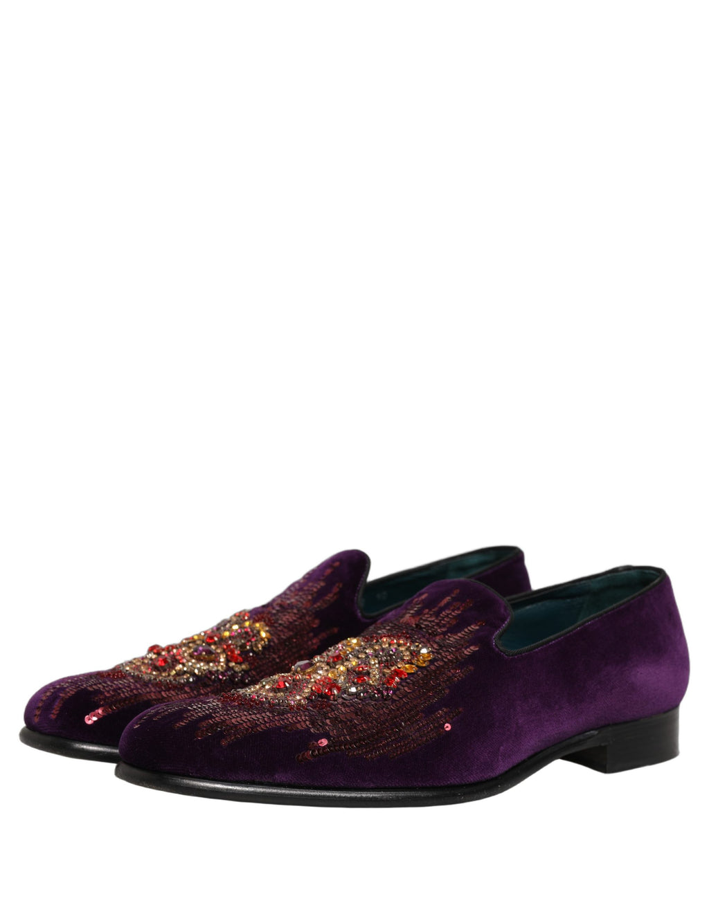 Chaussures loafers en velours violet Dolce & Gabbana avec sequins et strass, élégantes et sophistiquées.