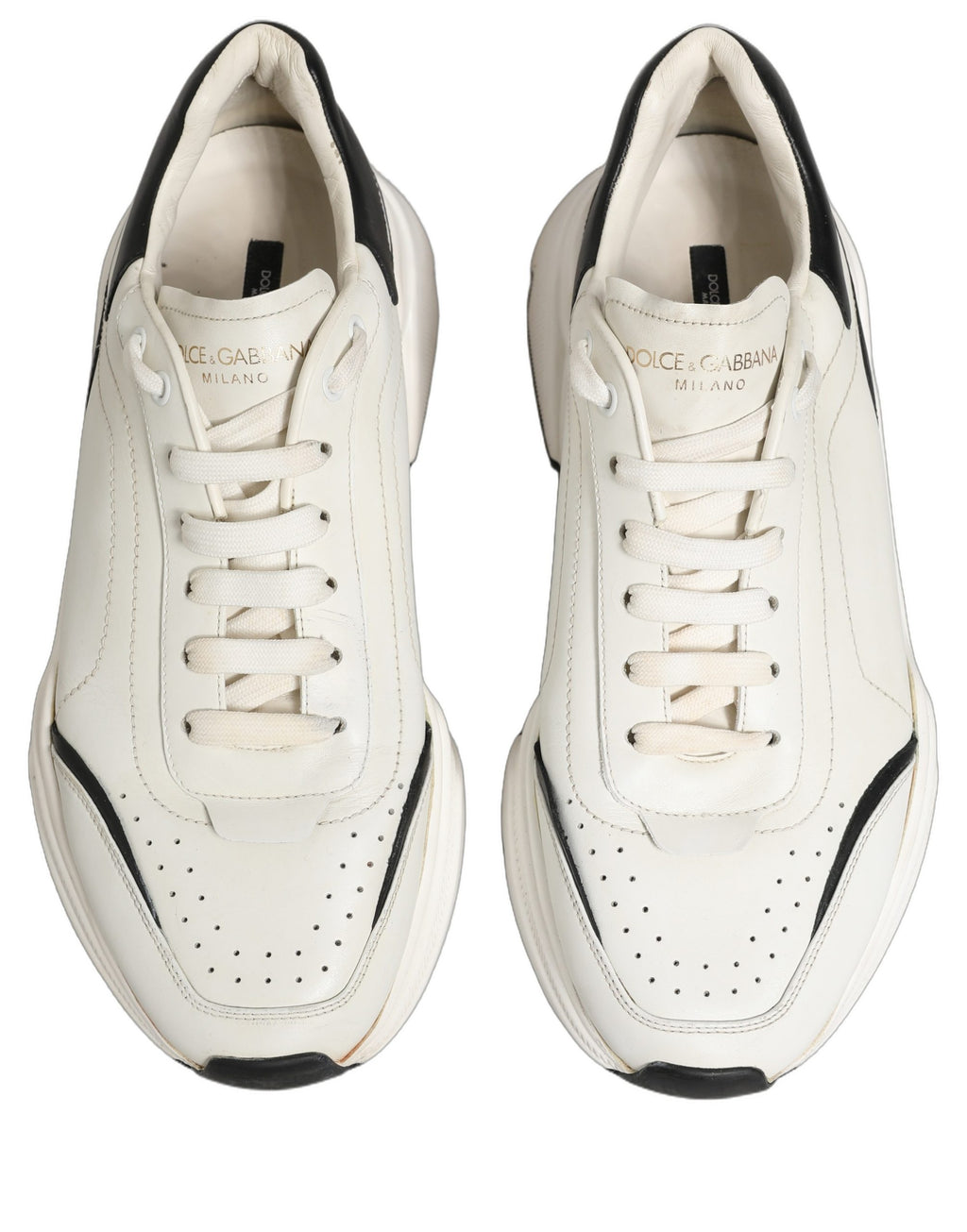 Chaussures sneakers basses Dolce & Gabbana Daymaster blanc et noir, vue de face, en cuir avec semelle blanche.