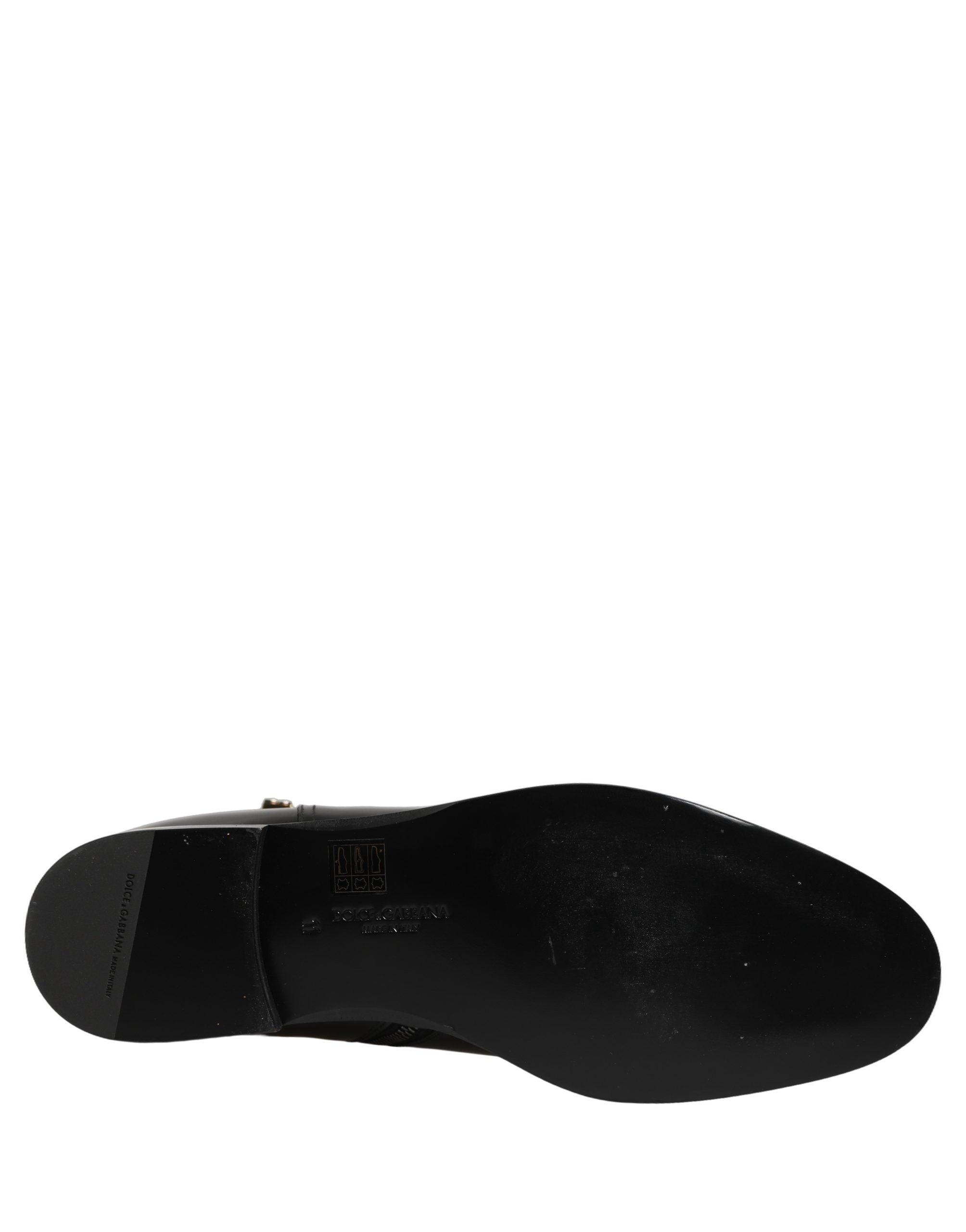 Bottes mi-mollet en cuir noir Dolce & Gabbana avec boucle logo, style élégant et sophistiqué, visibles en détail.