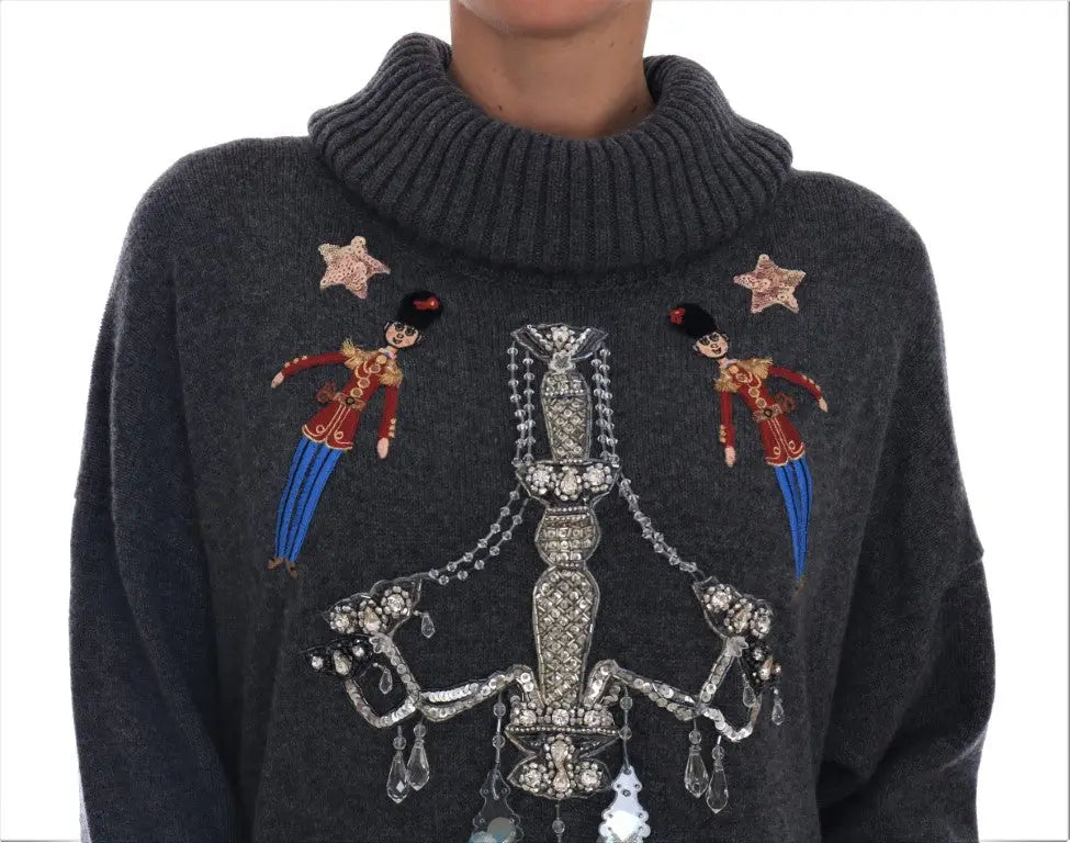 Pull col roulé gris foncé en cachemire dolce & gabbana avec broderies de figures en uniforme rouge et bleu et lustre orné