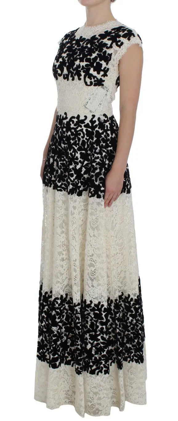 Robe longue en dentelle noire et blanche dolce & gabbana avec broderie florale détaillée sur le corsage et les panneaux