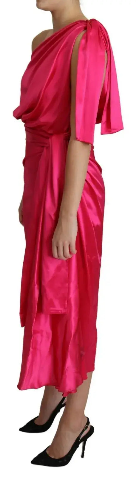 Robe midi fuchsia en satin Dolce & Gabbana avec coupe ajustée, épaule unique drapée et ourlet asymétrique