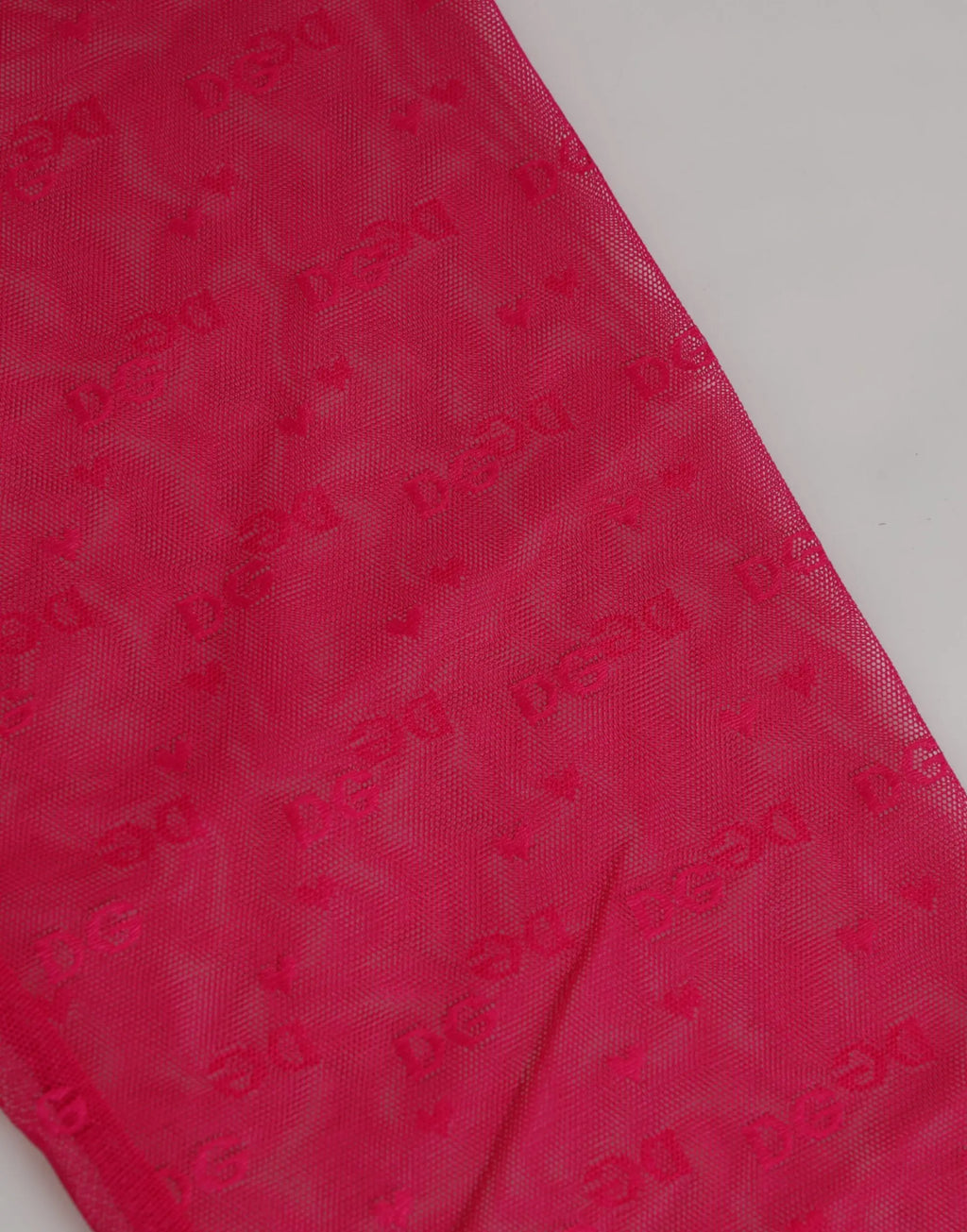 Tissu en maille fuchsia sheer avec motifs en relief du mot dess et petits coeurs pour pantalon corsaire dolce & gabbana