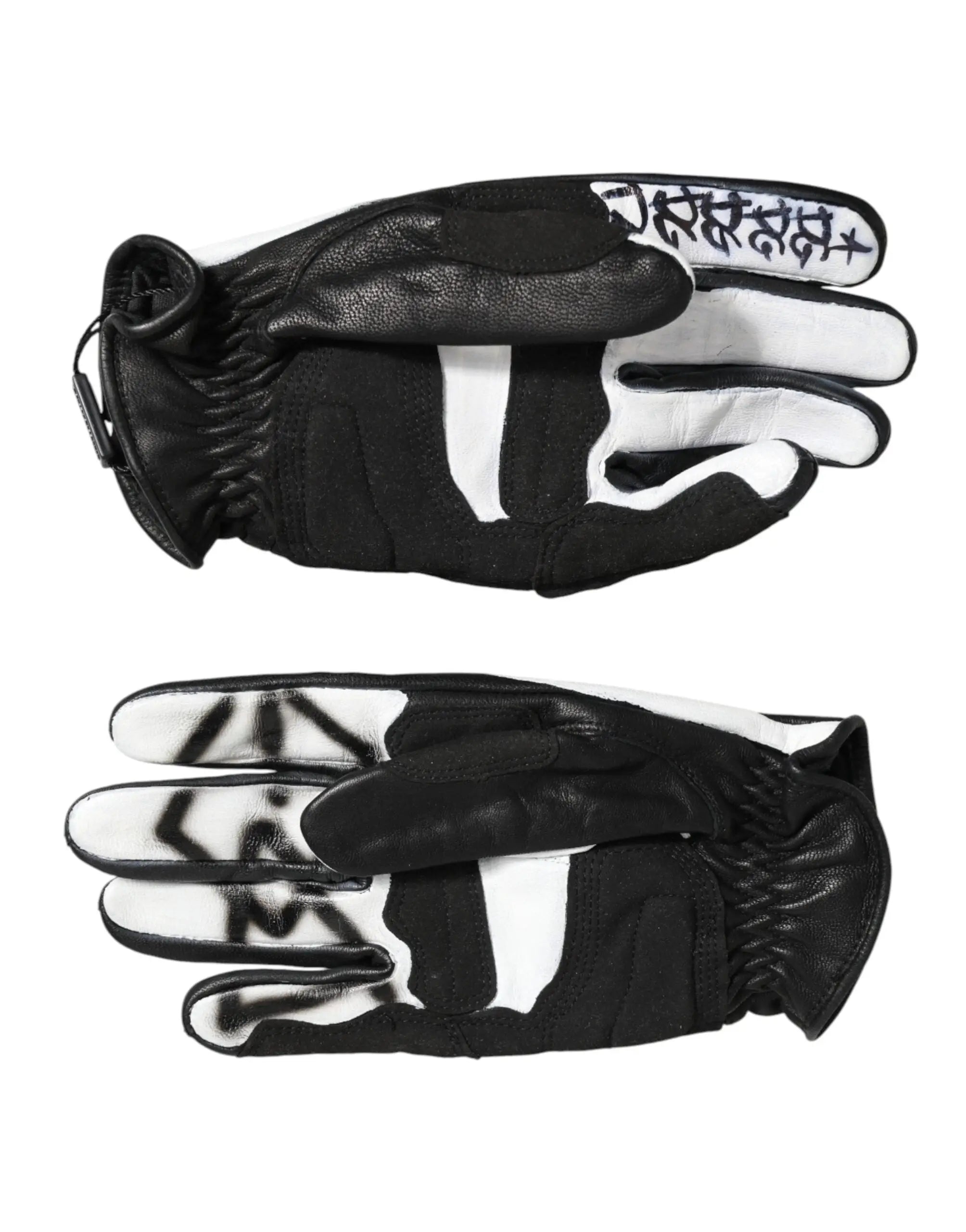 Gants dolce & gabbana noirs et blancs en cuir avec graphiques graffiti audacieux vue du dos