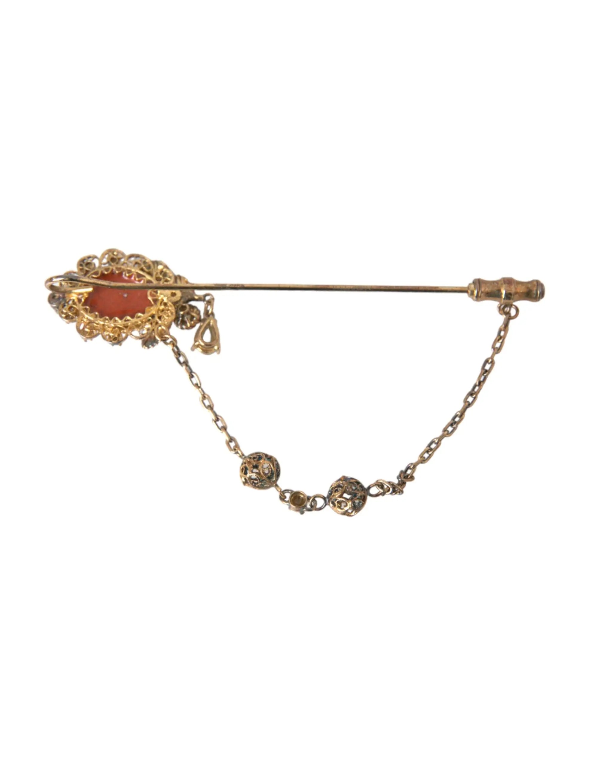 Broche dolce & gabbana en laiton doré avec centre corail orné et chaîne pendante avec perles sphériques en argent 925