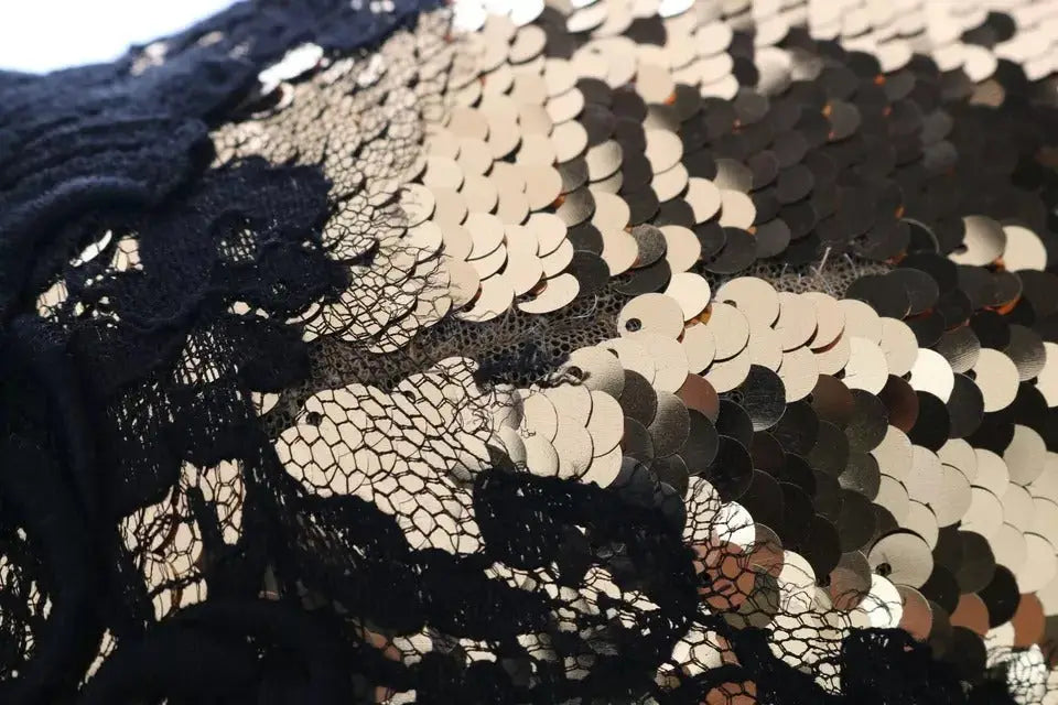 Robe dolce & gabbana en dentelle noire ornée de sequins or strapless pour une tenue élégante de soirée