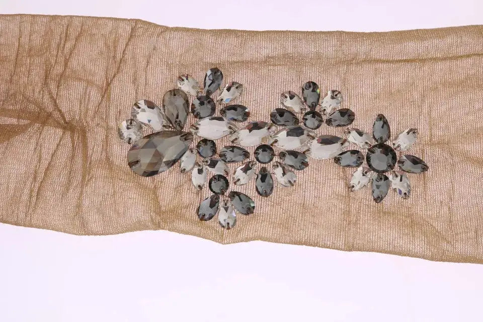 Beige délicat tissu stretch dolce & gabbana avec design floral en strass clairs et gris fumé pour bas transparents