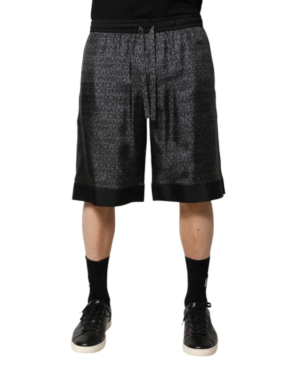 Shorts bermuda pour homme dolce & gabbana en soie noire gris avec imprimé logo gabbana dolce répétitif gris foncé