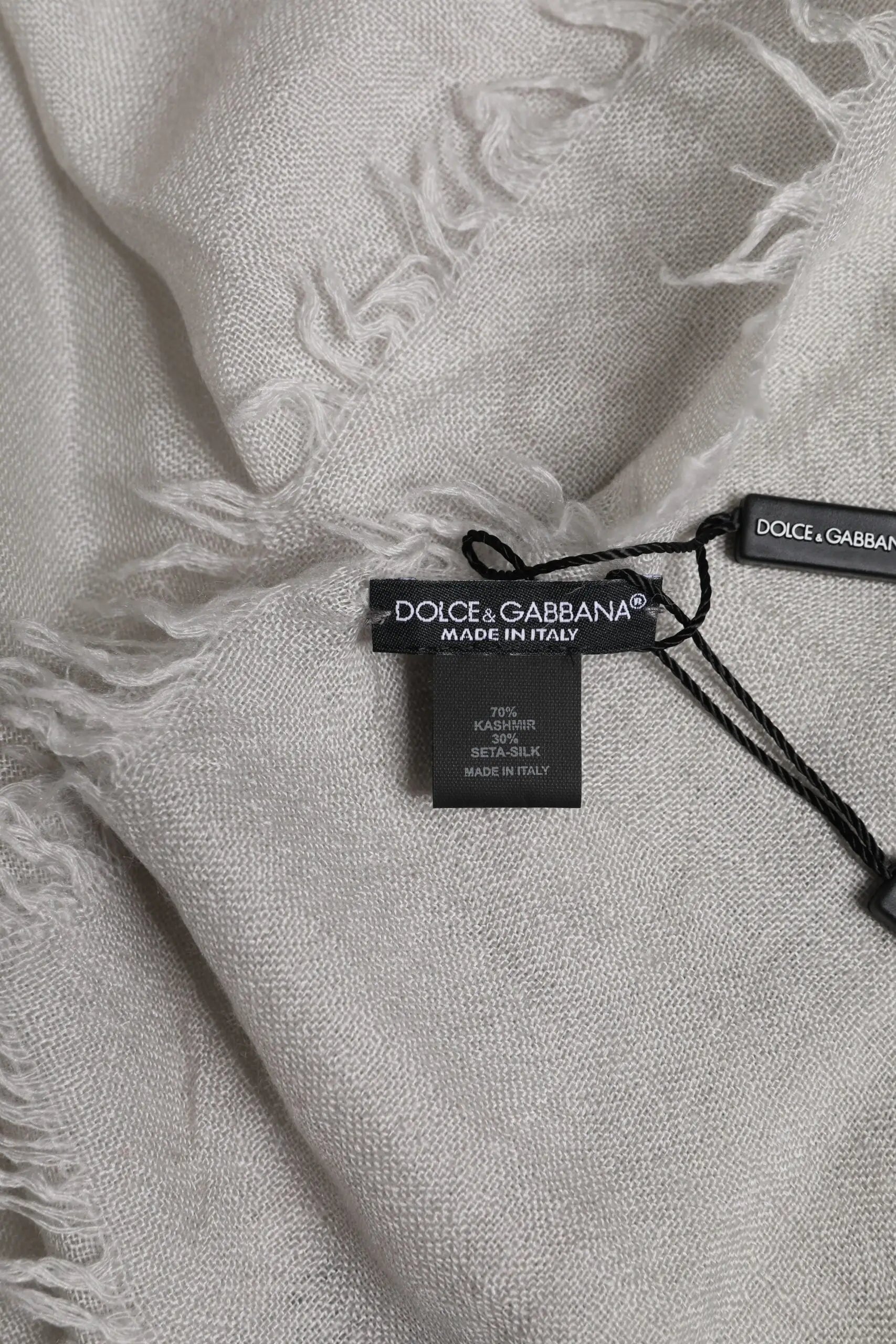 Écharpe dolce & gabbana gris en maille cachemire avec franges douce en 70% cachemire 30% soie 67x200 cm