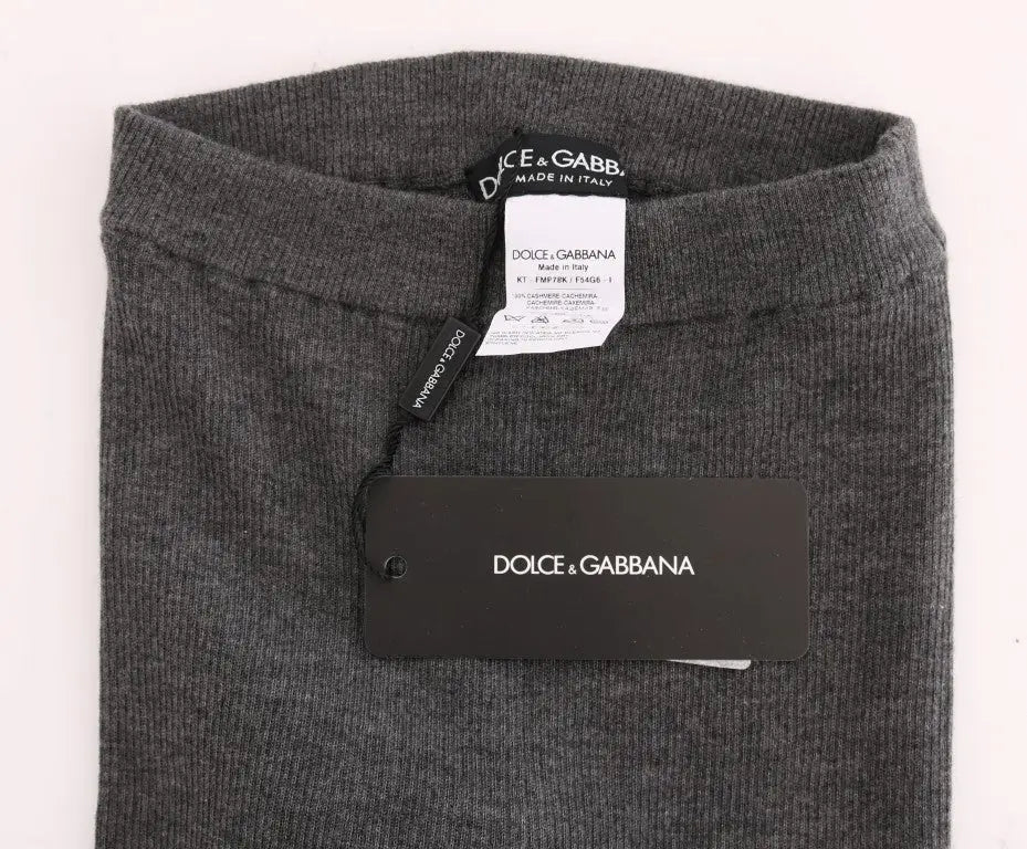 Pull en maille côtelée gris foncé avec étiquette de marque noire et label d’entretien pour collants dolce & gabbana en cachemire stretch